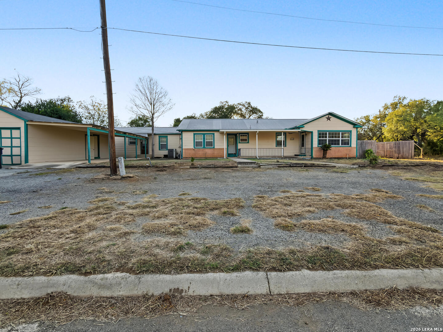 504 N WALNUT ST, Pearsall, TX 78061