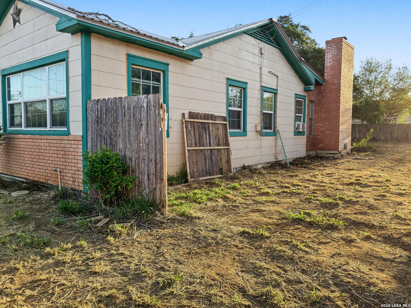 504 N WALNUT ST, Pearsall, TX 78061