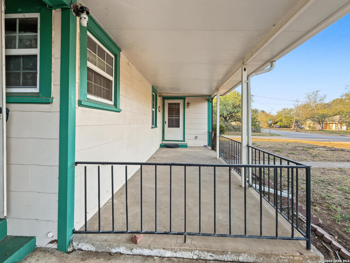 504 N WALNUT ST, Pearsall, TX 78061