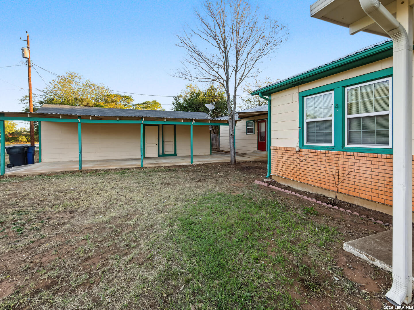 504 N WALNUT ST, Pearsall, TX 78061