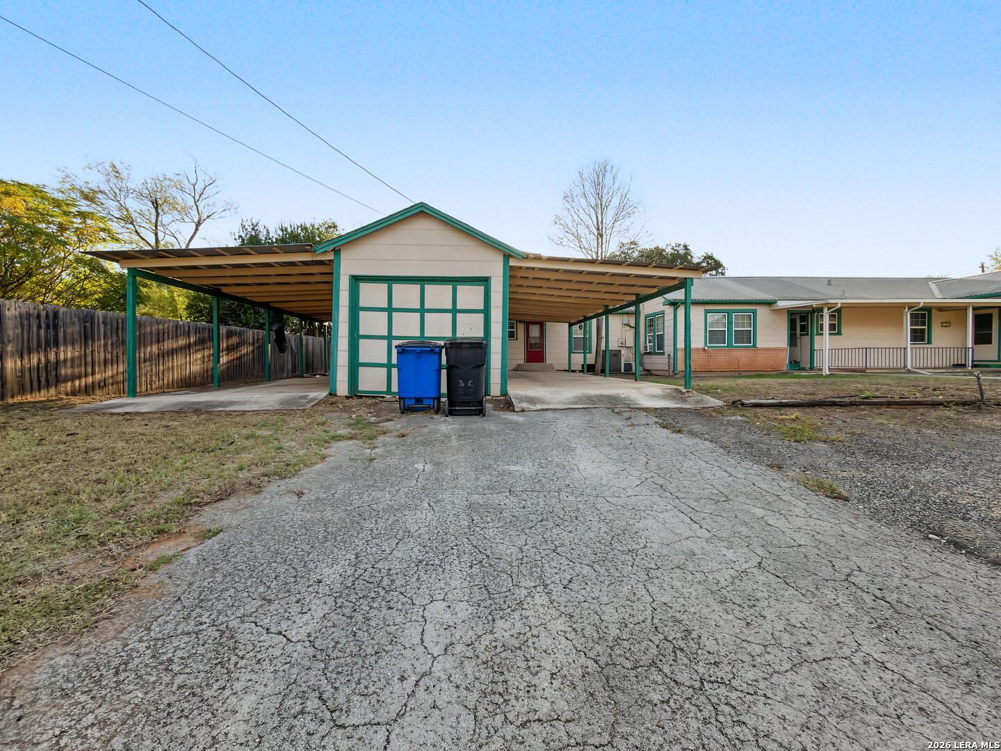 504 N WALNUT ST, Pearsall, TX 78061