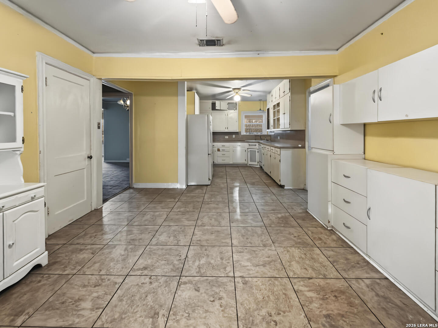 504 N WALNUT ST, Pearsall, TX 78061