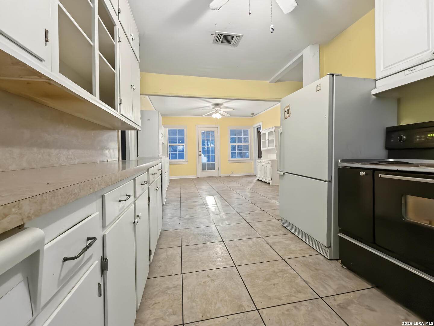 504 N WALNUT ST, Pearsall, TX 78061