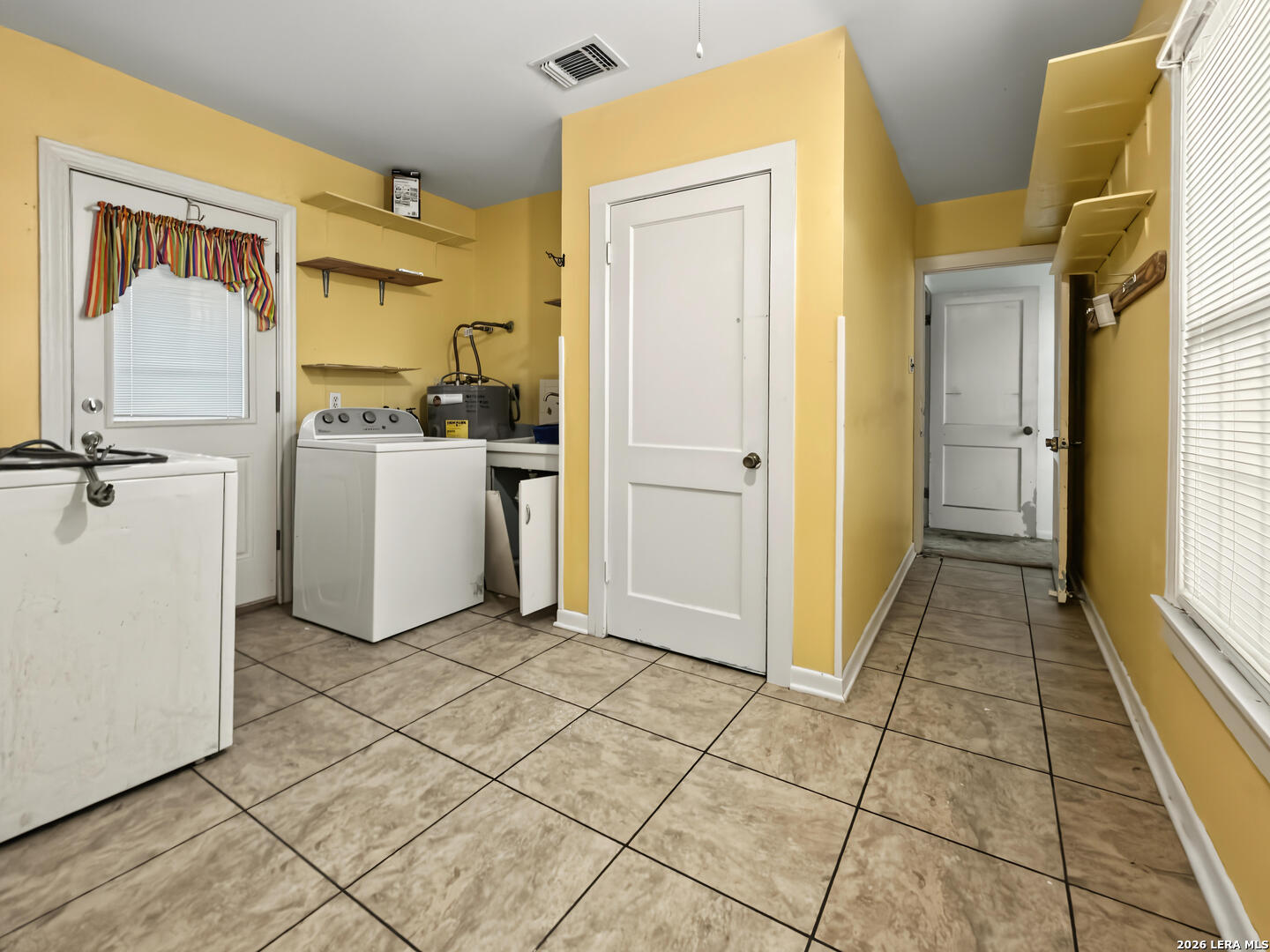 504 N WALNUT ST, Pearsall, TX 78061