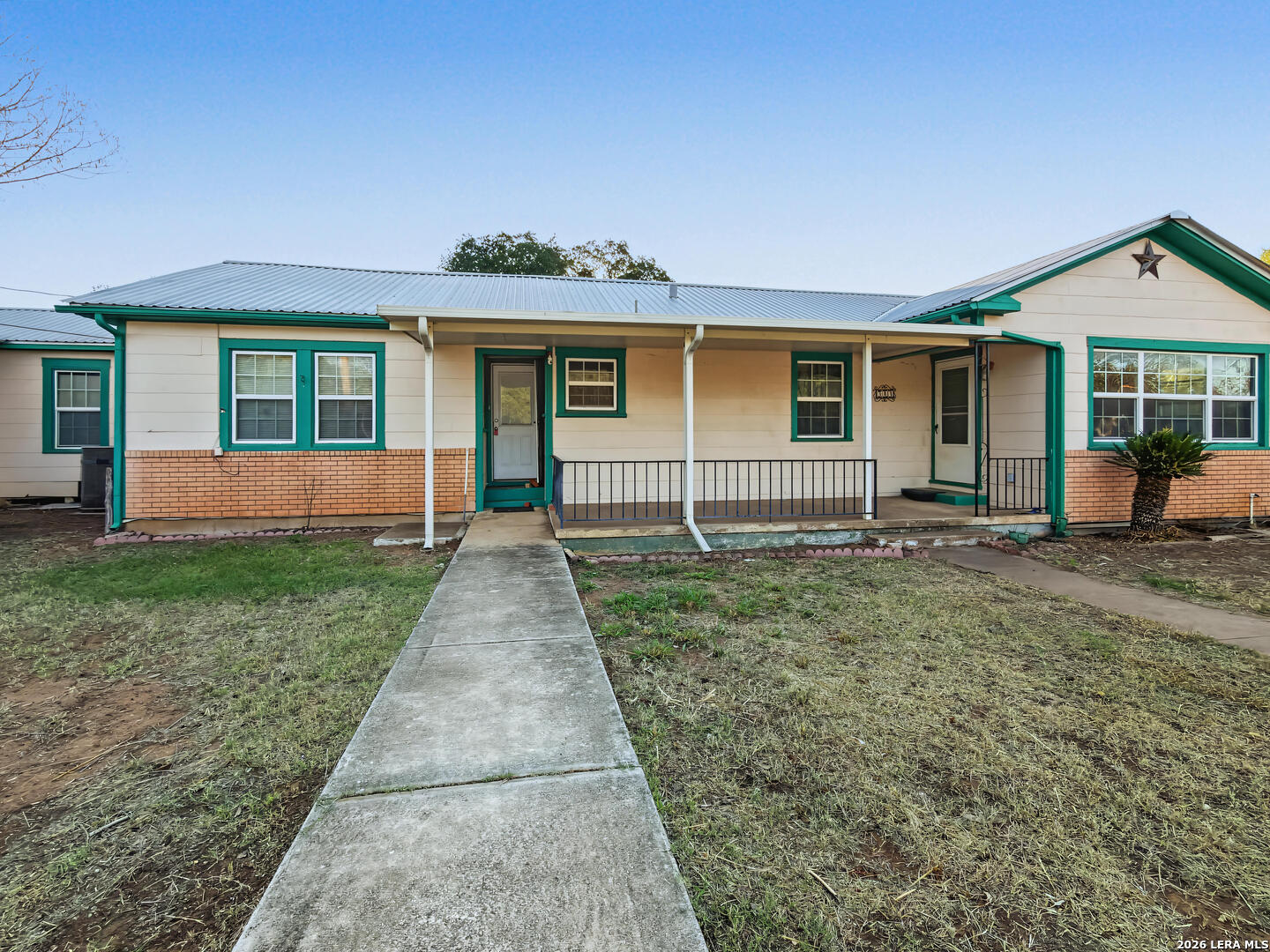 504 N WALNUT ST, Pearsall, TX 78061
