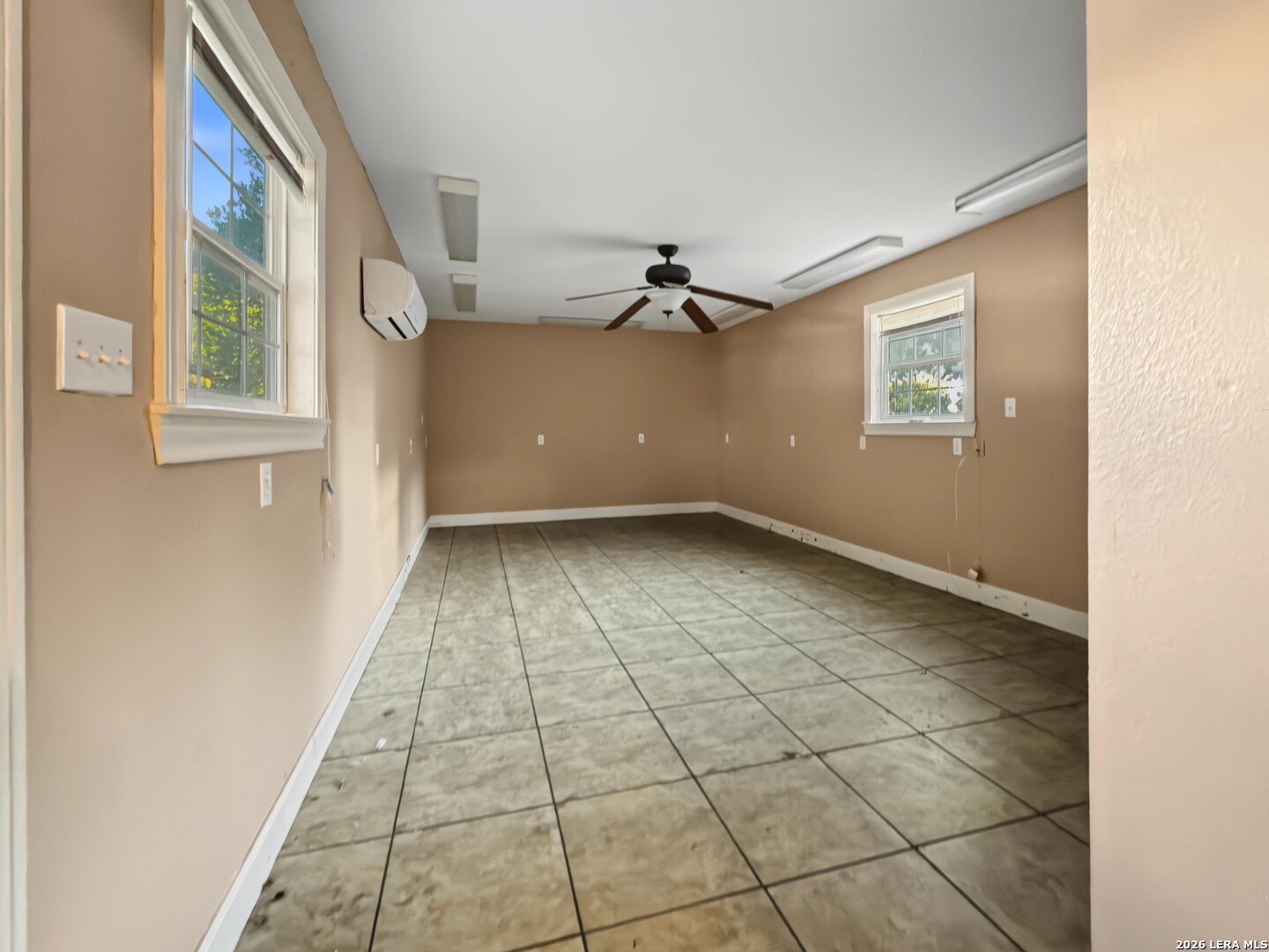504 N WALNUT ST, Pearsall, TX 78061