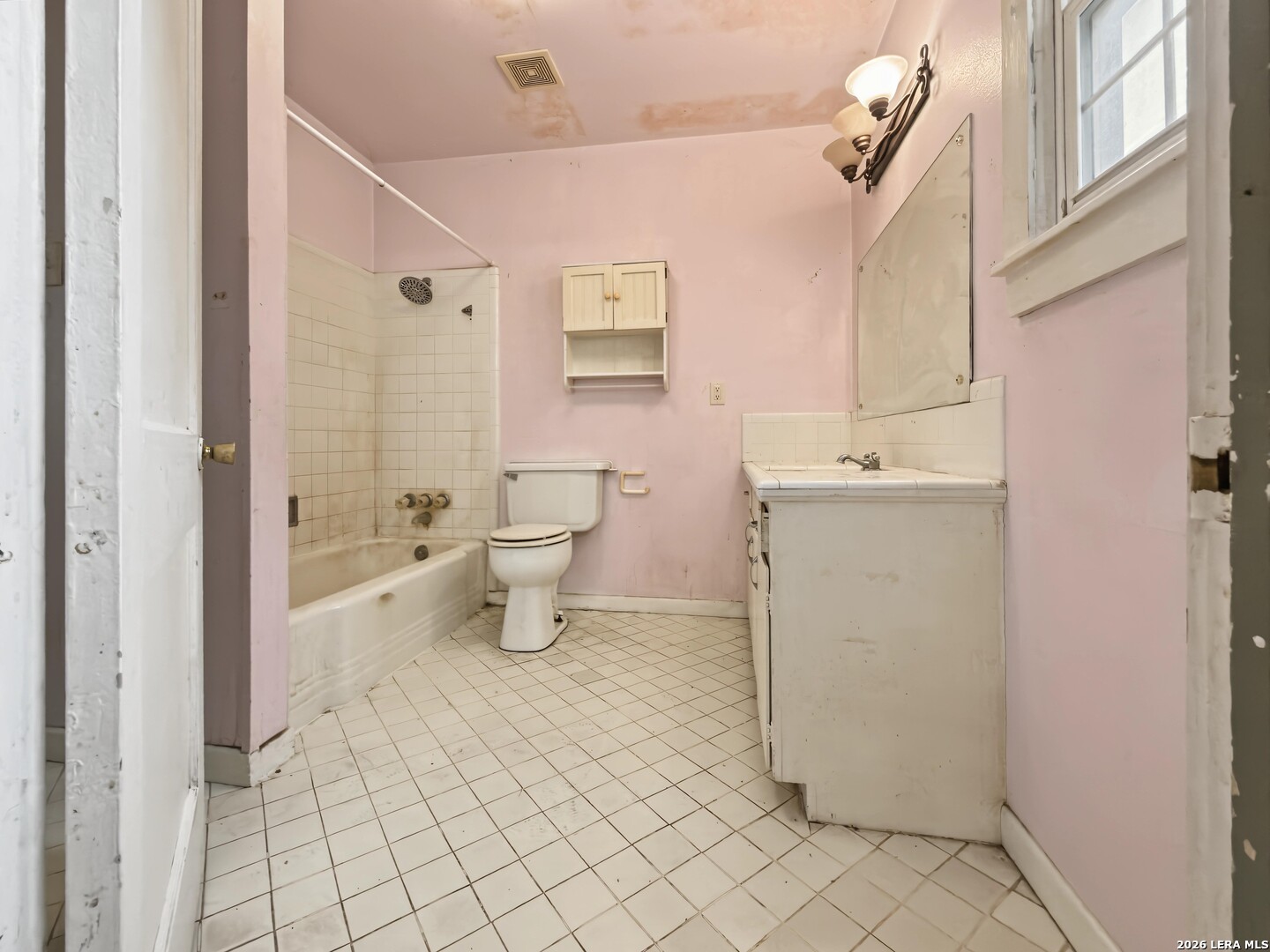504 N WALNUT ST, Pearsall, TX 78061
