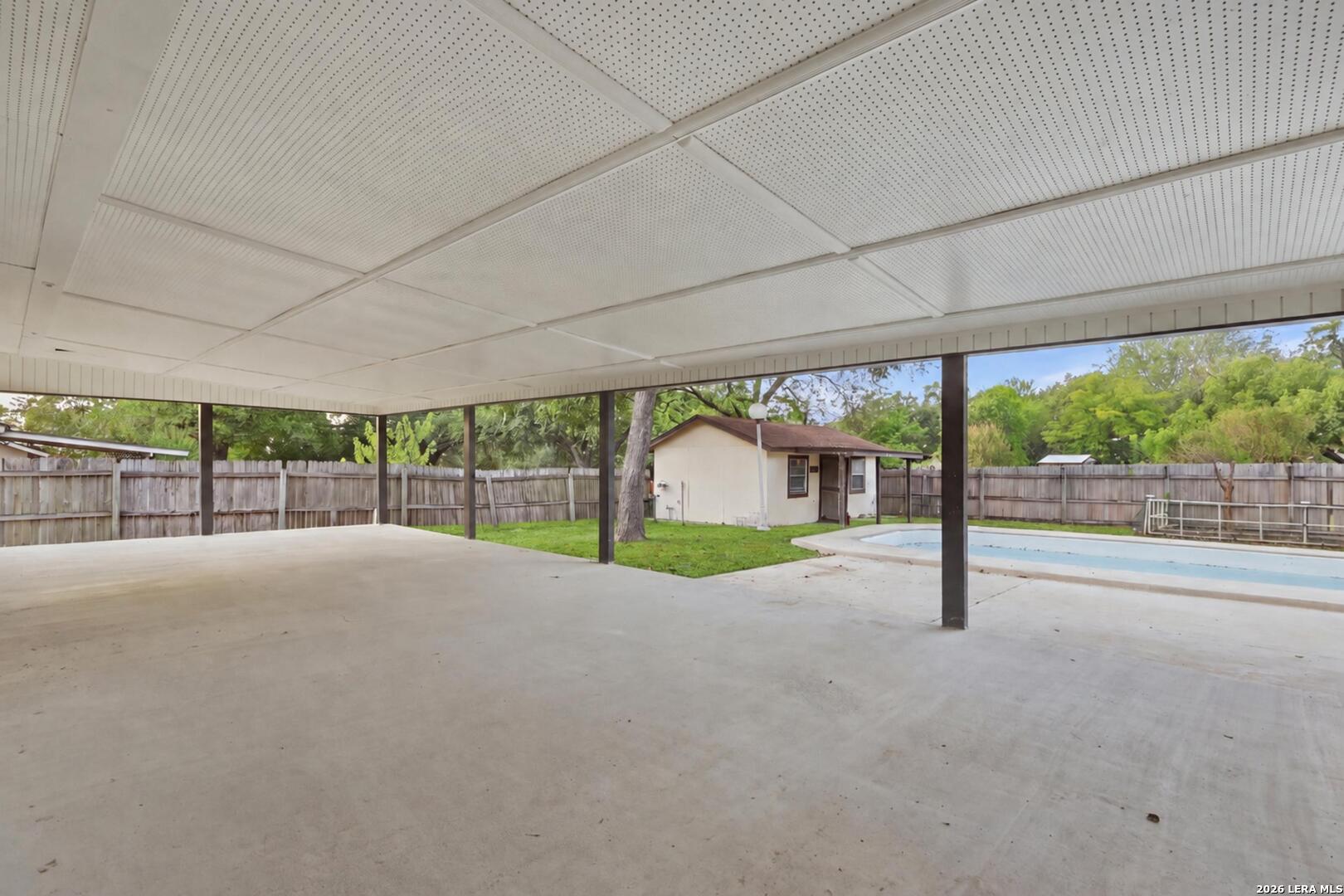 7806 OAK FOREST DR, Live Oak, TX 78233