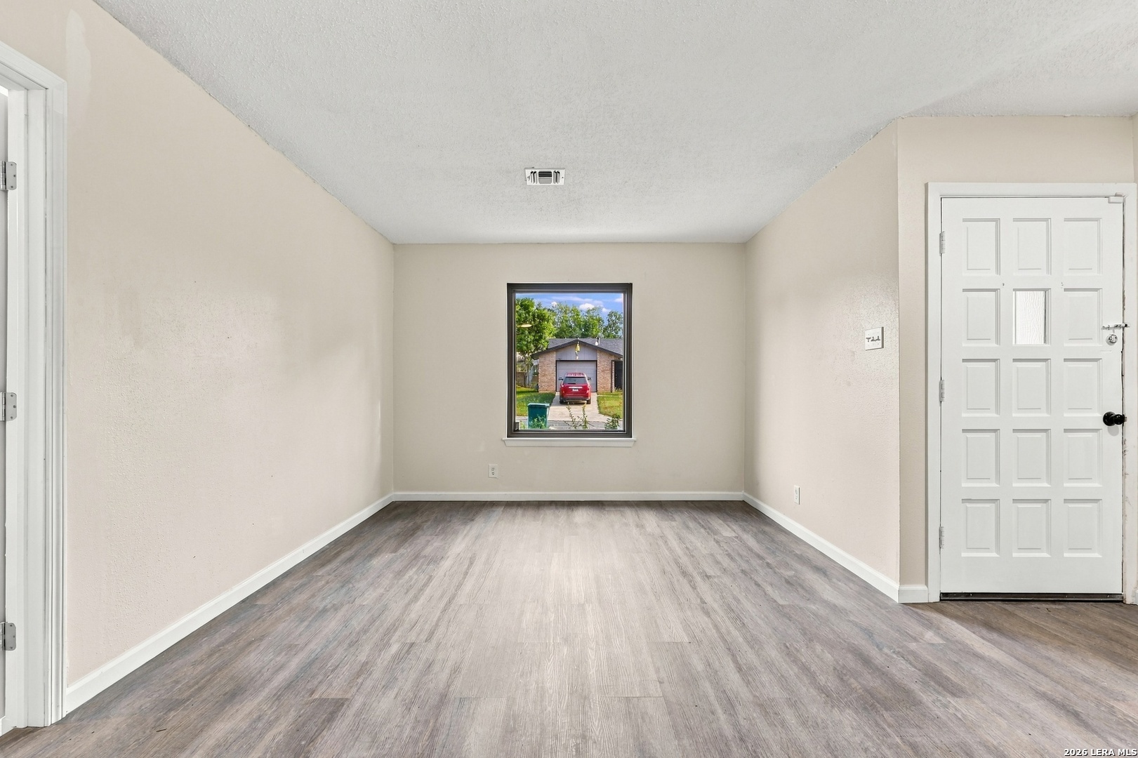 7806 OAK FOREST DR, Live Oak, TX 78233