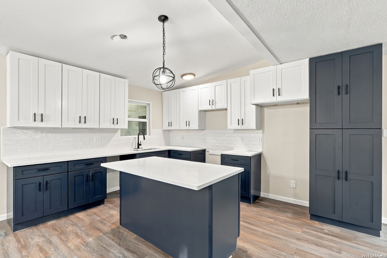 7806 OAK FOREST DR, Live Oak, TX 78233