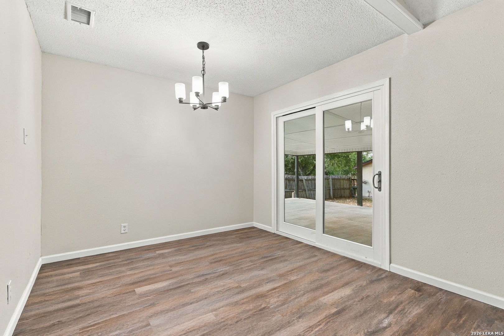 7806 OAK FOREST DR, Live Oak, TX 78233