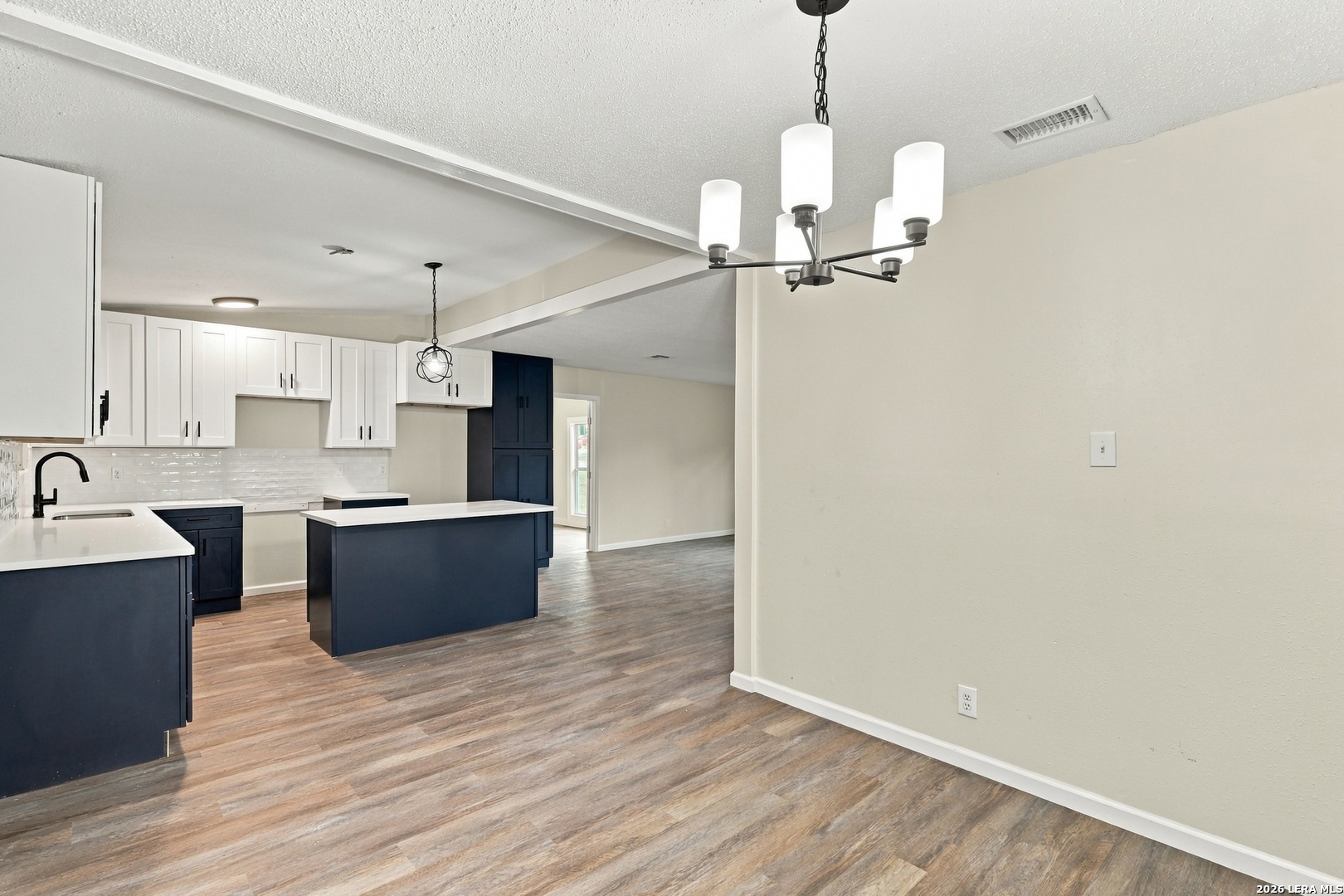 7806 OAK FOREST DR, Live Oak, TX 78233