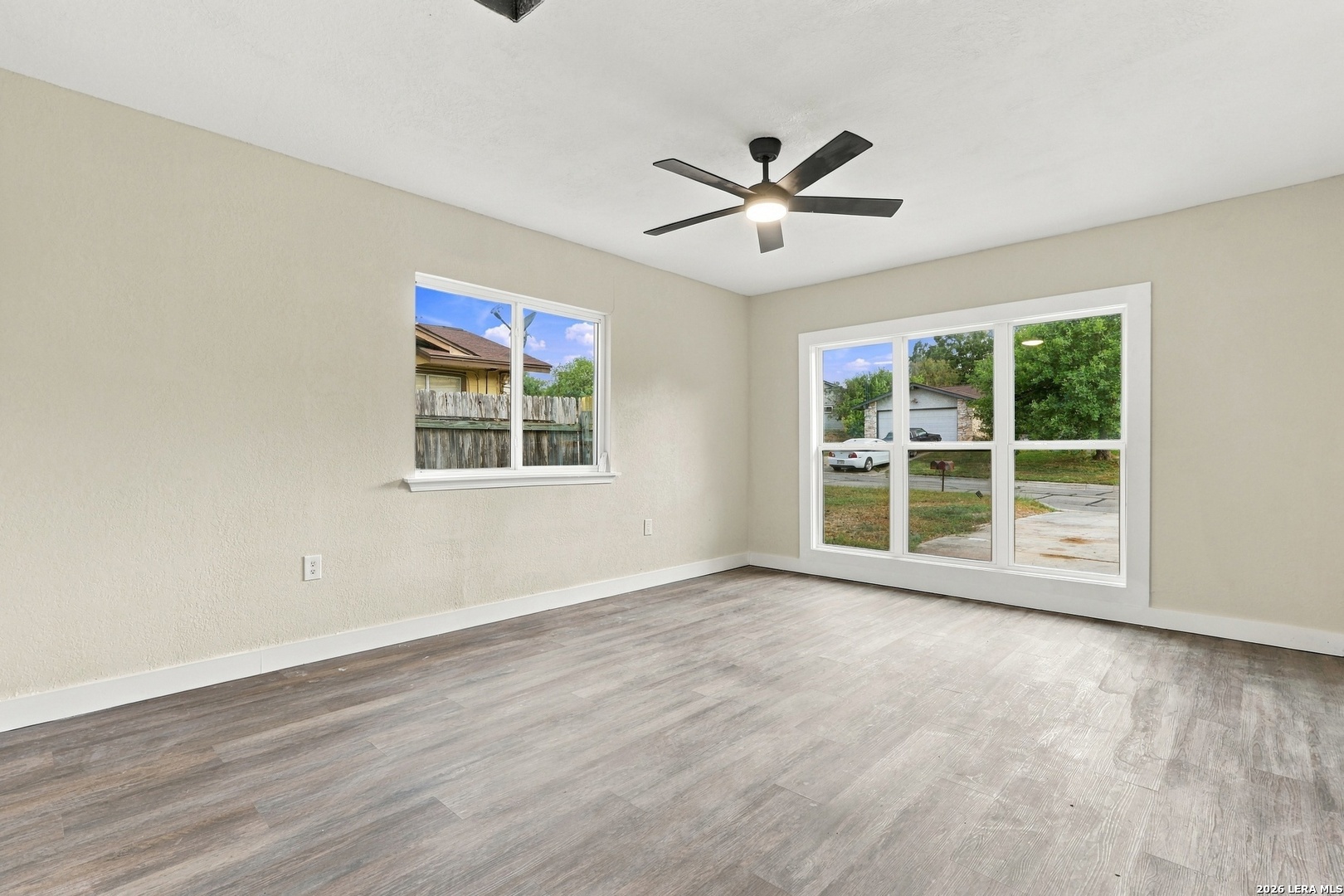 7806 OAK FOREST DR, Live Oak, TX 78233