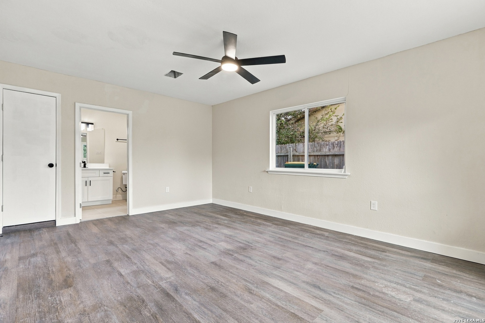 7806 OAK FOREST DR, Live Oak, TX 78233
