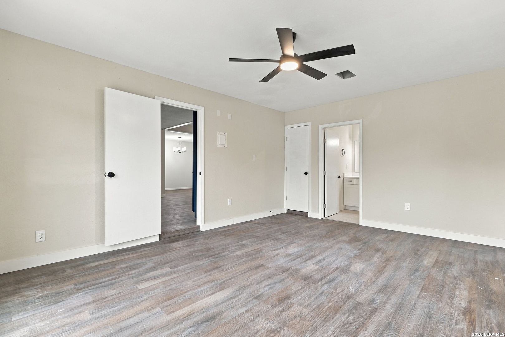 7806 OAK FOREST DR, Live Oak, TX 78233
