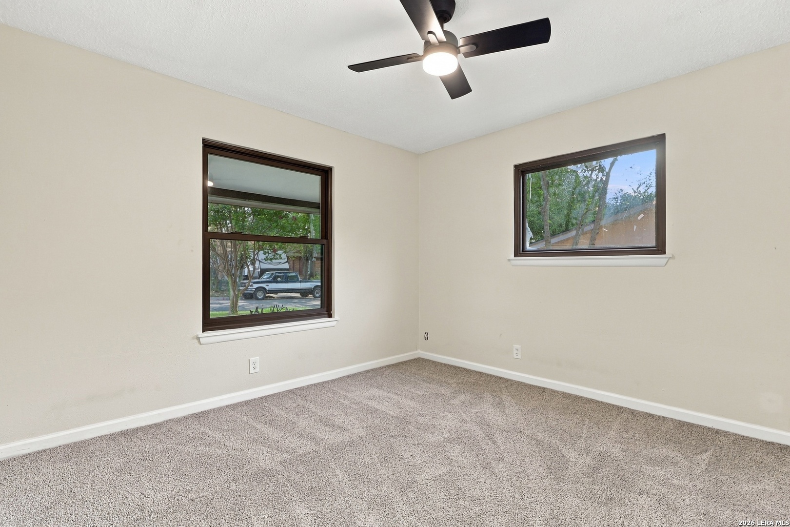 7806 OAK FOREST DR, Live Oak, TX 78233