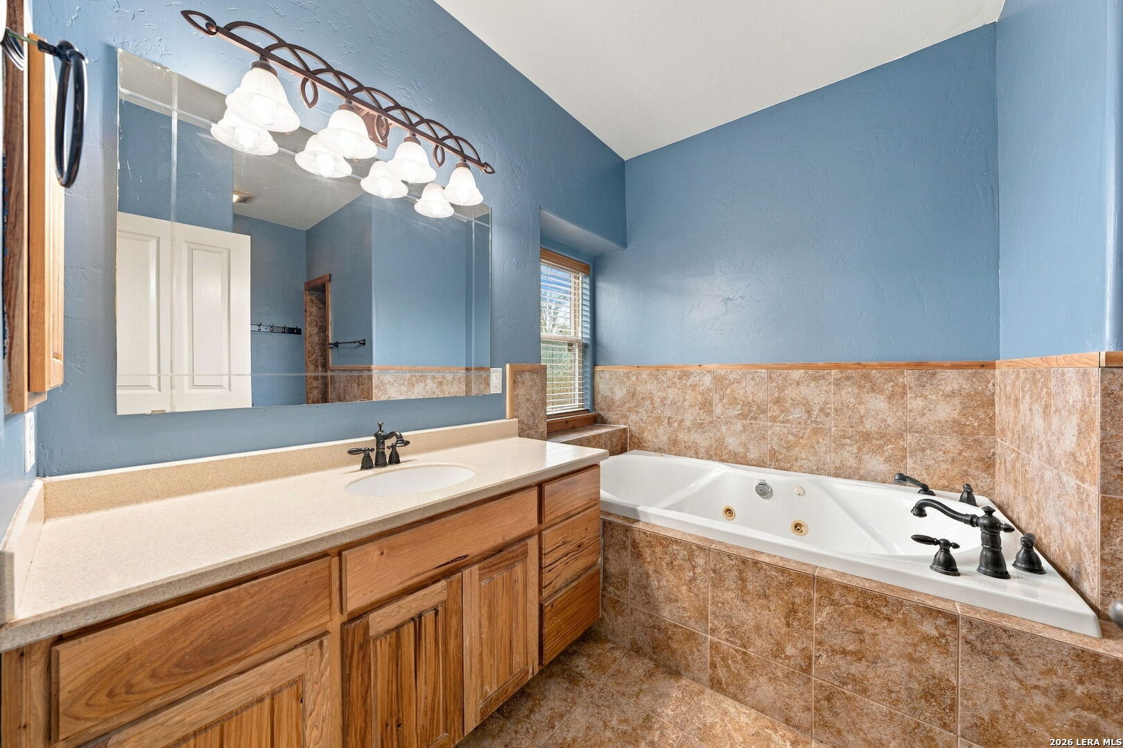 1107 MARY FRANCES DR, Kerrville, TX 78028