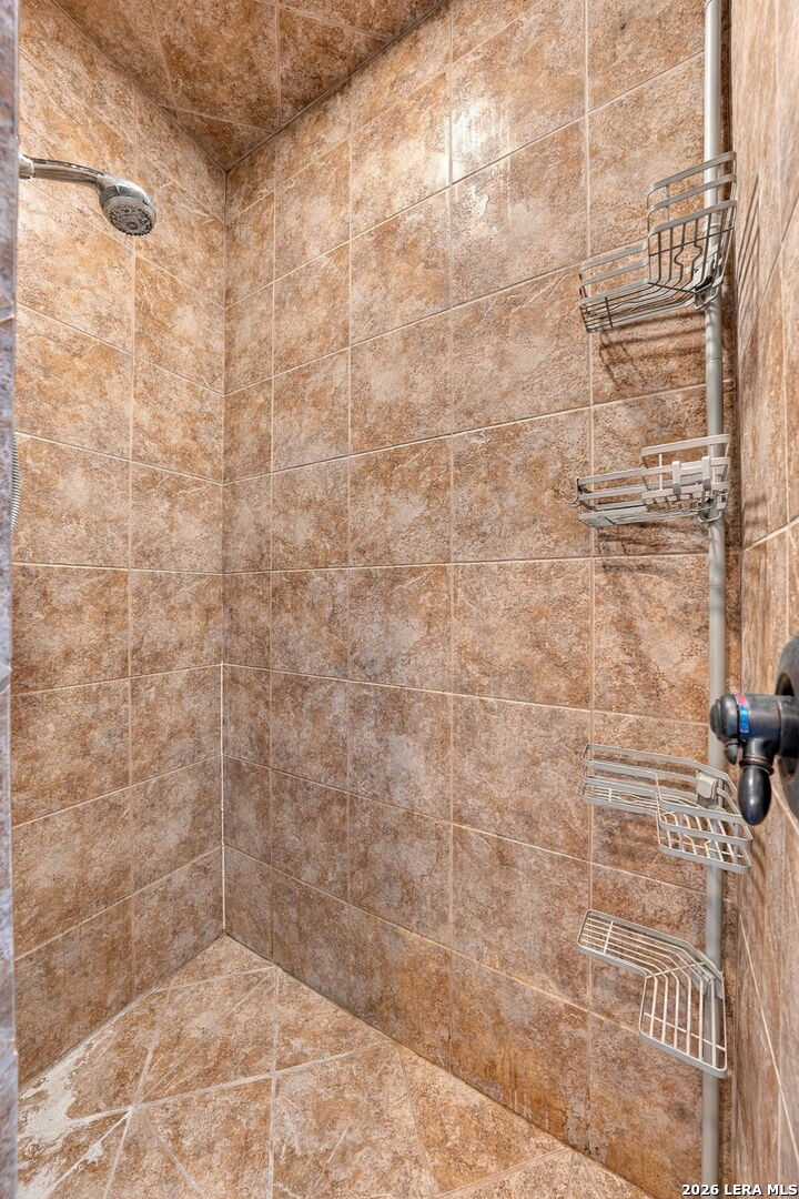 1107 MARY FRANCES DR, Kerrville, TX 78028