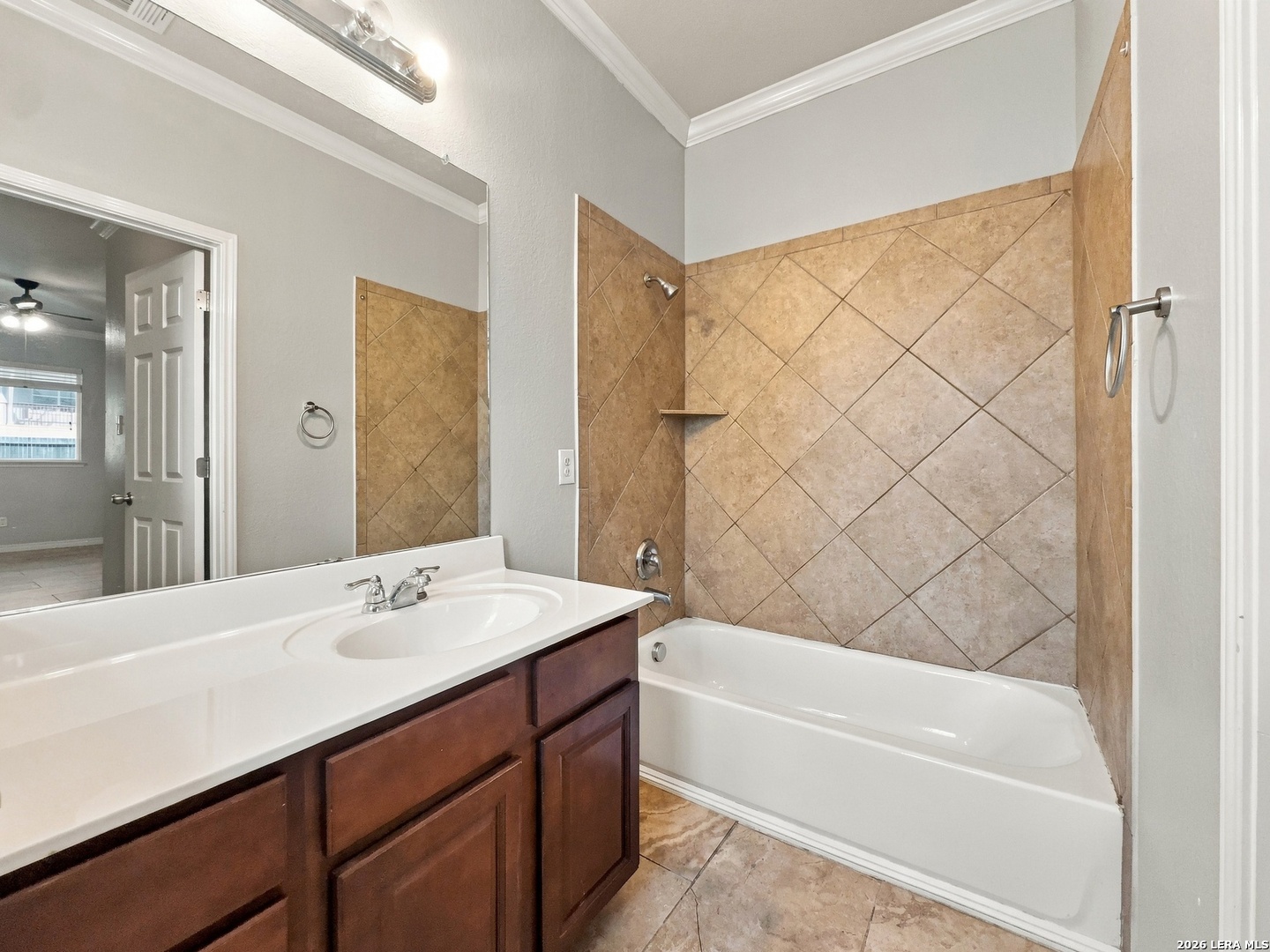 210 RALEIGH DR, Cibolo, TX 78108