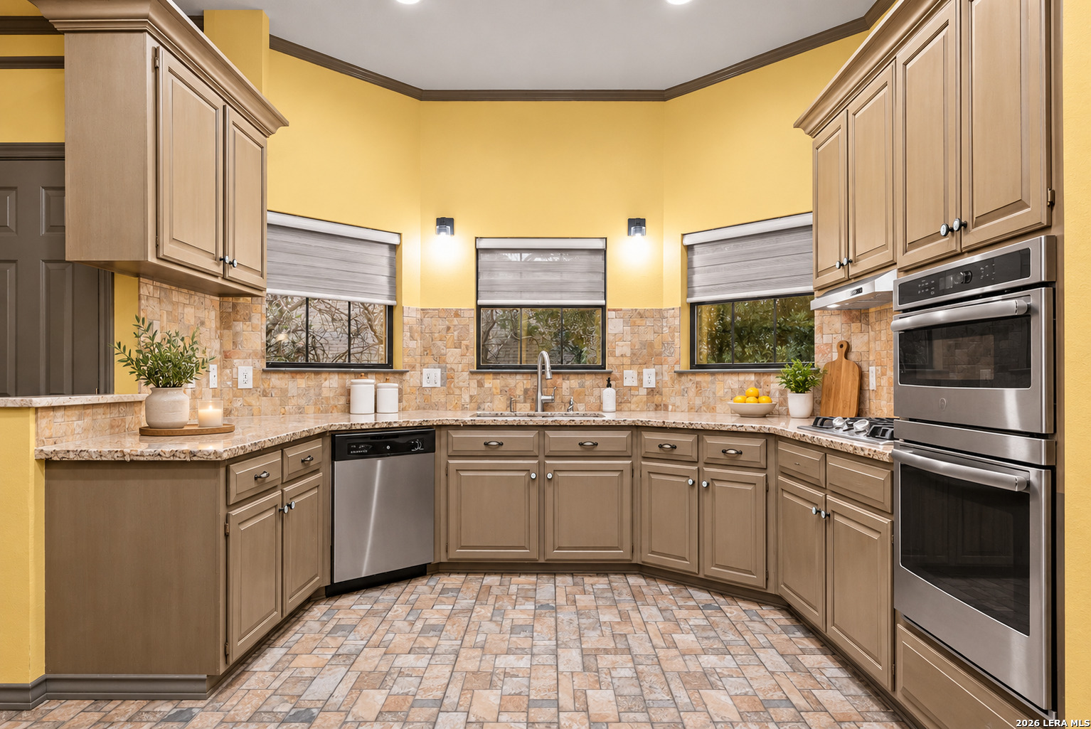886 MISSION HILLS DR, New Braunfels, TX 78130