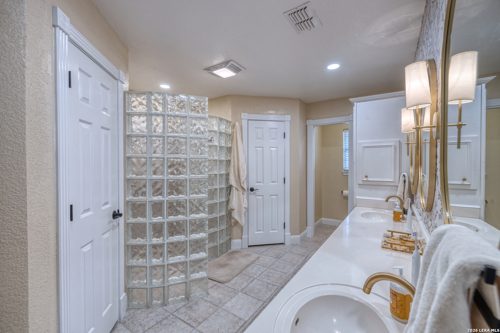 2130 HACKBERRY DR, Uvalde, TX 78801