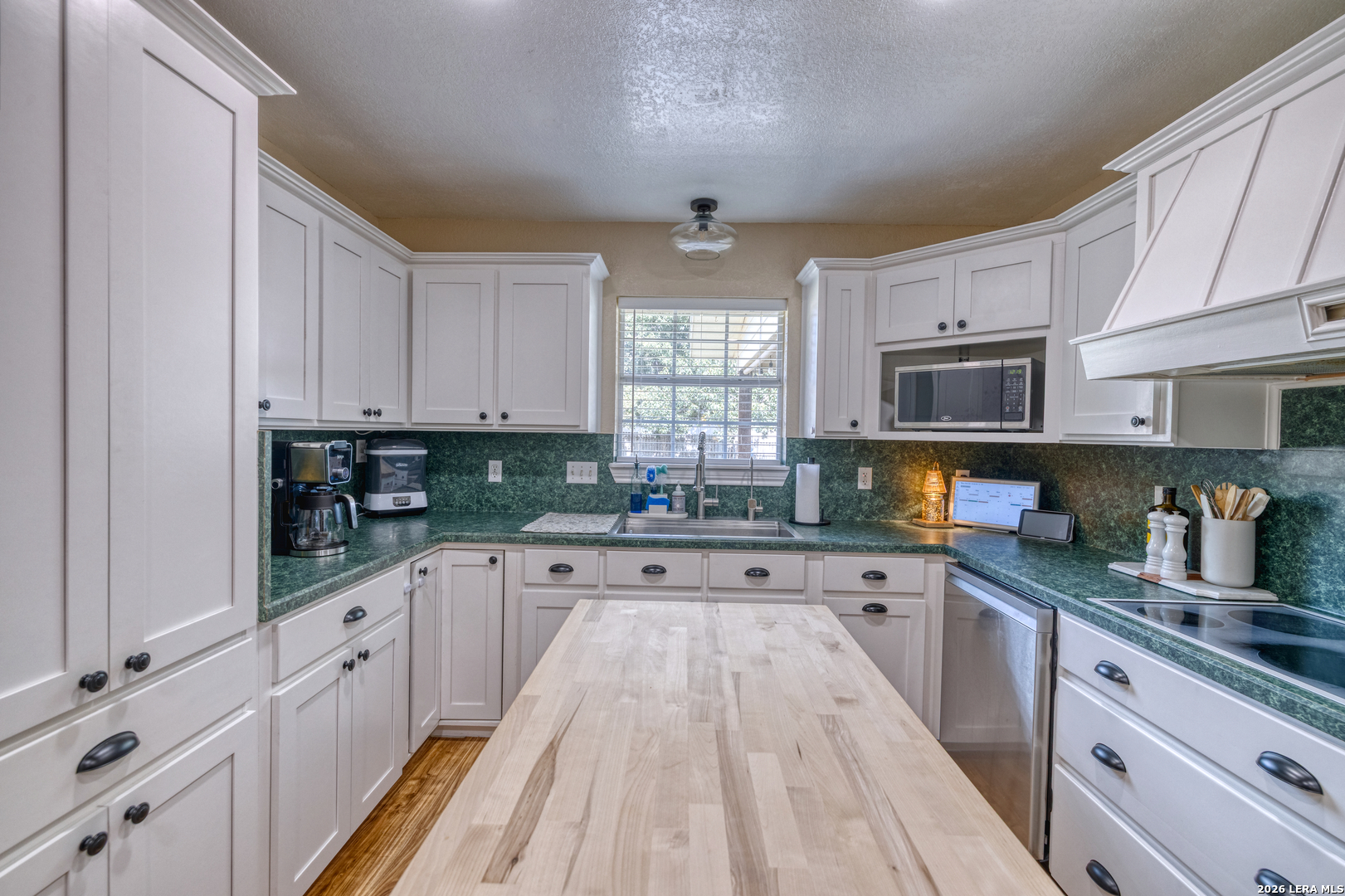 2130 HACKBERRY DR, Uvalde, TX 78801