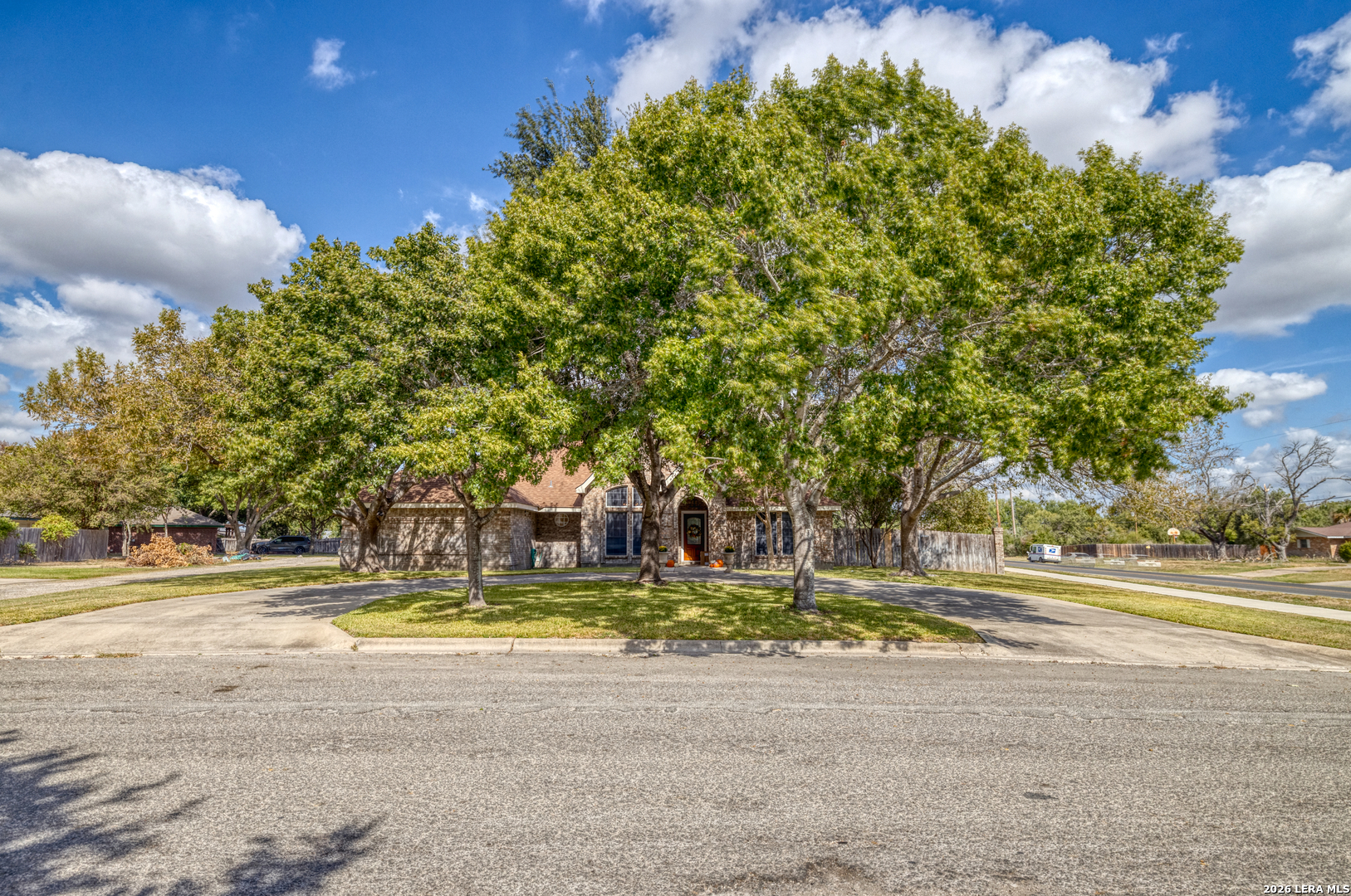 2130 HACKBERRY DR, Uvalde, TX 78801