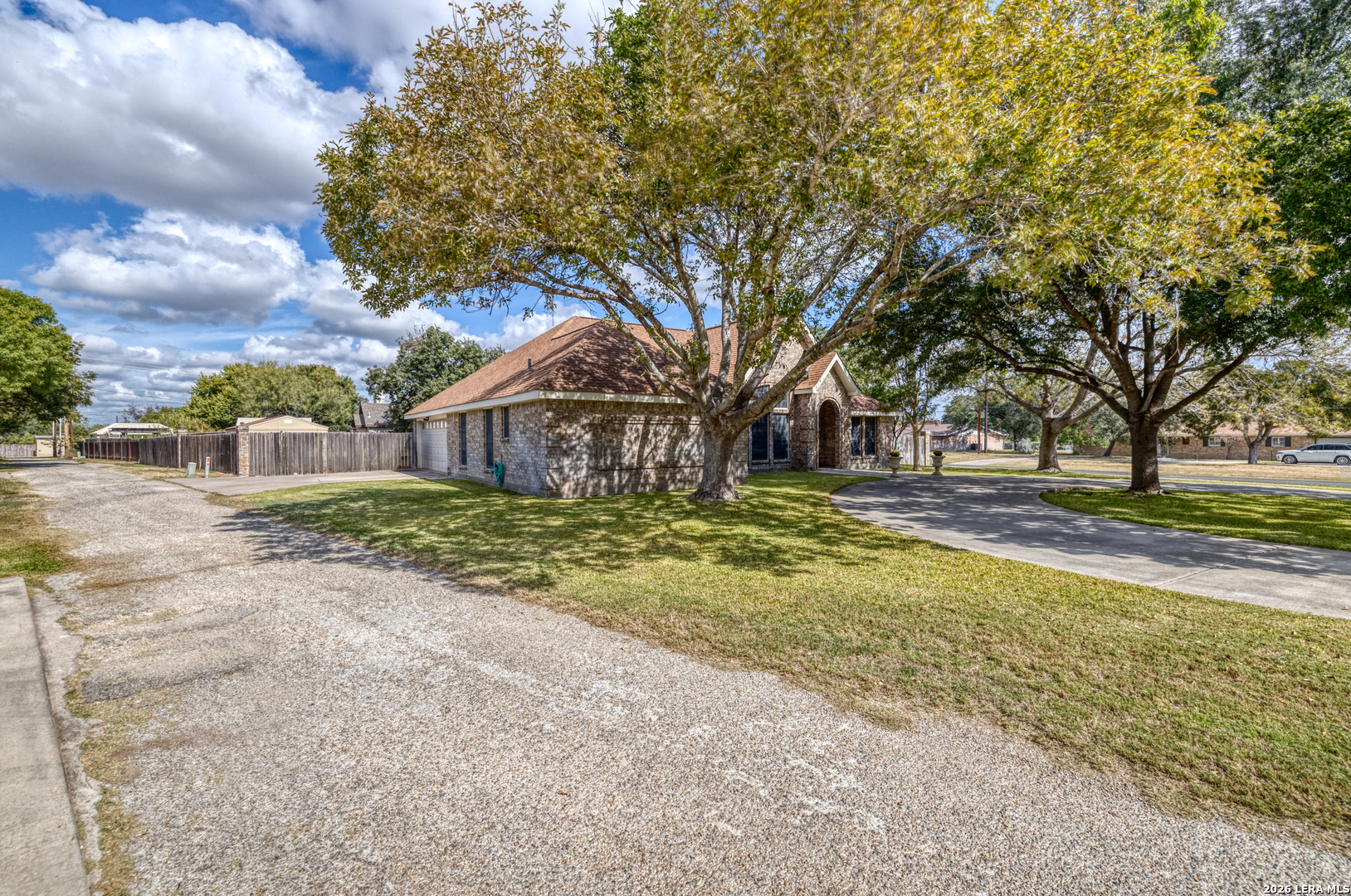 2130 HACKBERRY DR, Uvalde, TX 78801