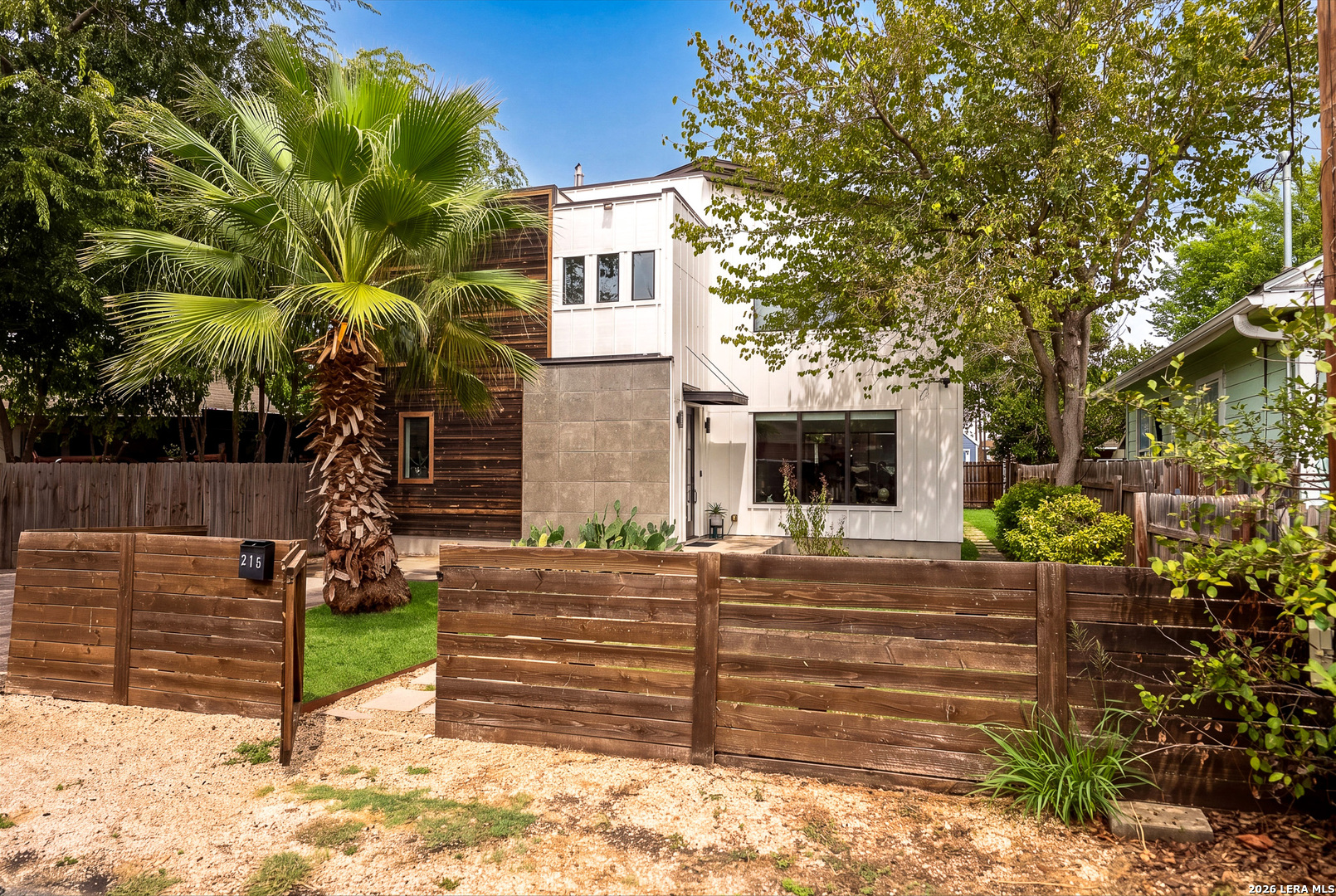 215 DOUGLAS WAY ST, San Antonio, TX 78210