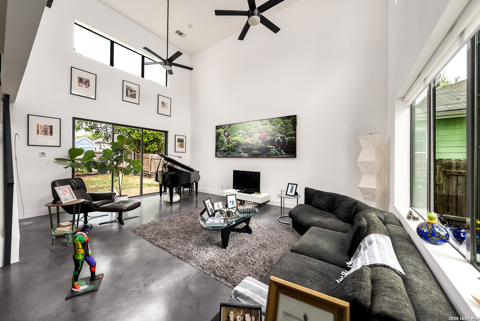 215 DOUGLAS WAY ST, San Antonio, TX 78210