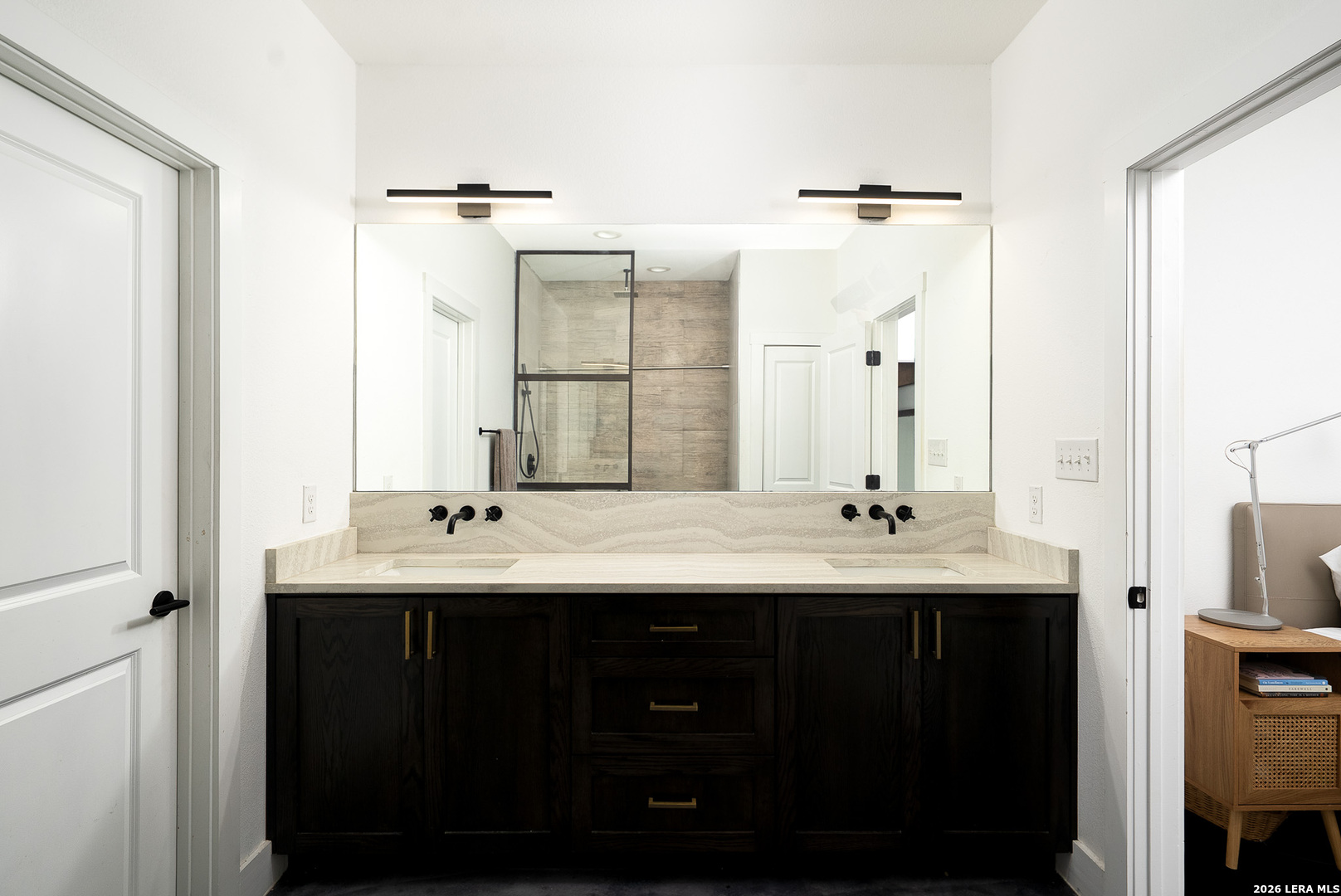 215 DOUGLAS WAY ST, San Antonio, TX 78210