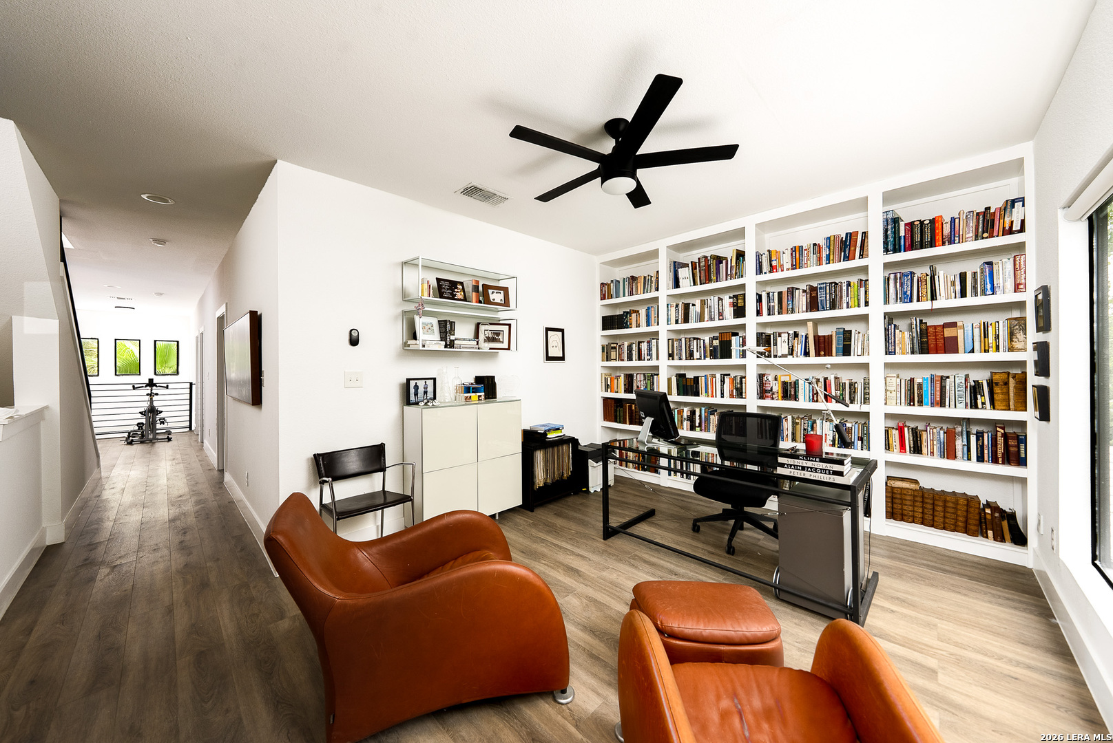215 DOUGLAS WAY ST, San Antonio, TX 78210