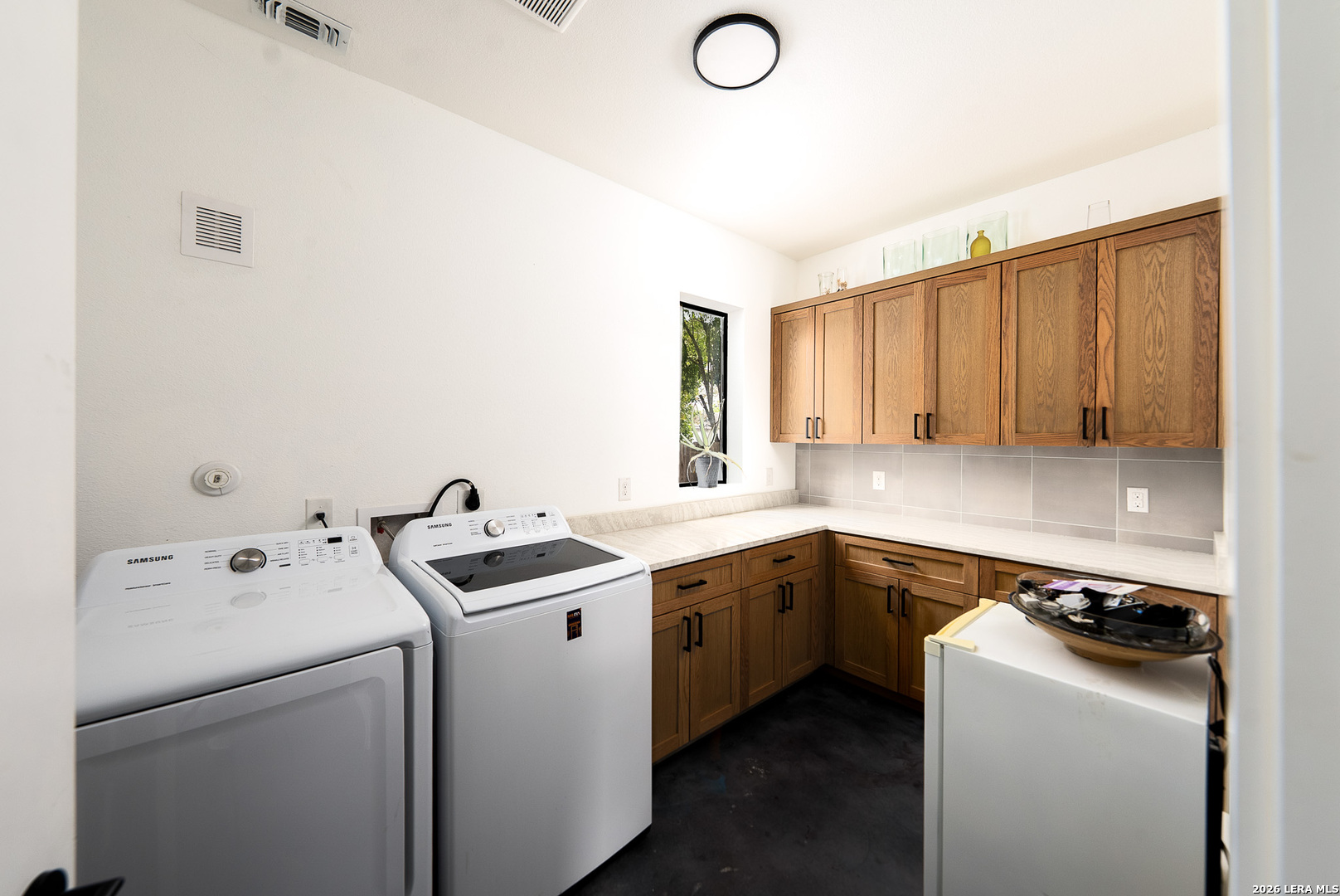 215 DOUGLAS WAY ST, San Antonio, TX 78210