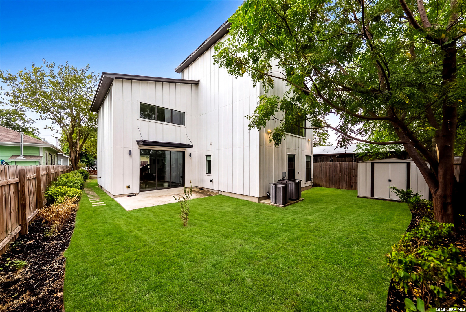 215 DOUGLAS WAY ST, San Antonio, TX 78210
