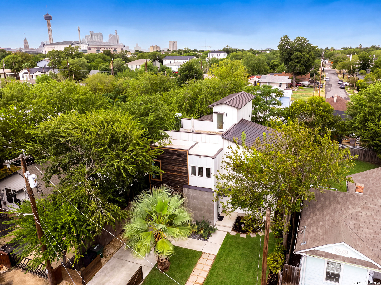 215 DOUGLAS WAY ST, San Antonio, TX 78210