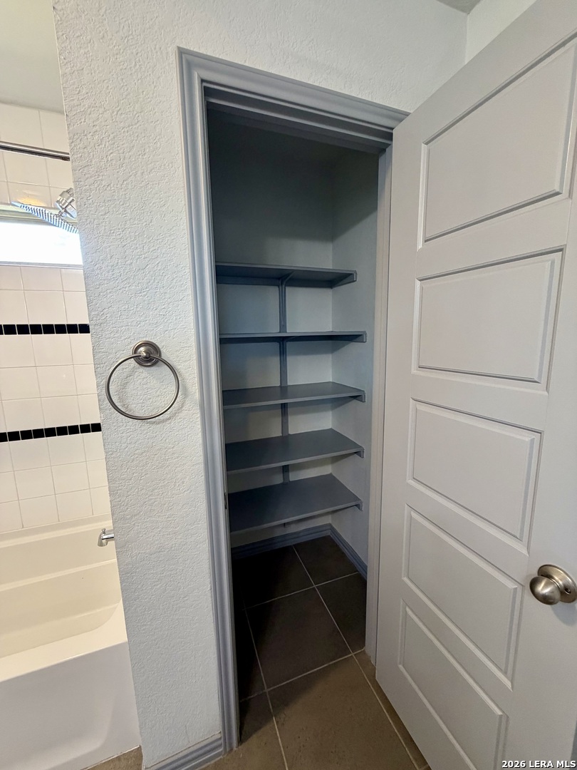 9679 Shorebird Ln, San Antonio, TX 78245