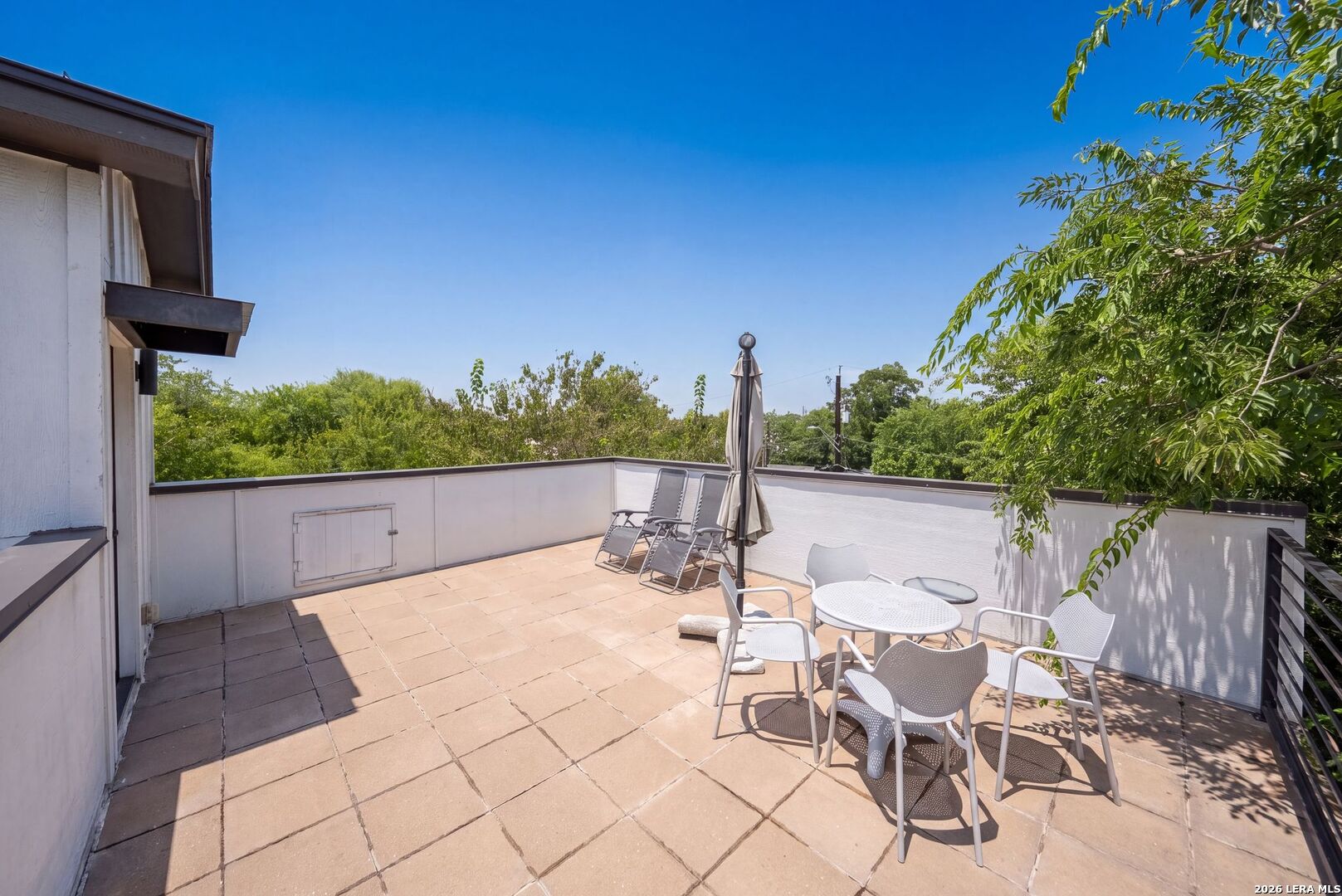 215 DOUGLAS WAY ST, San Antonio, TX 78210