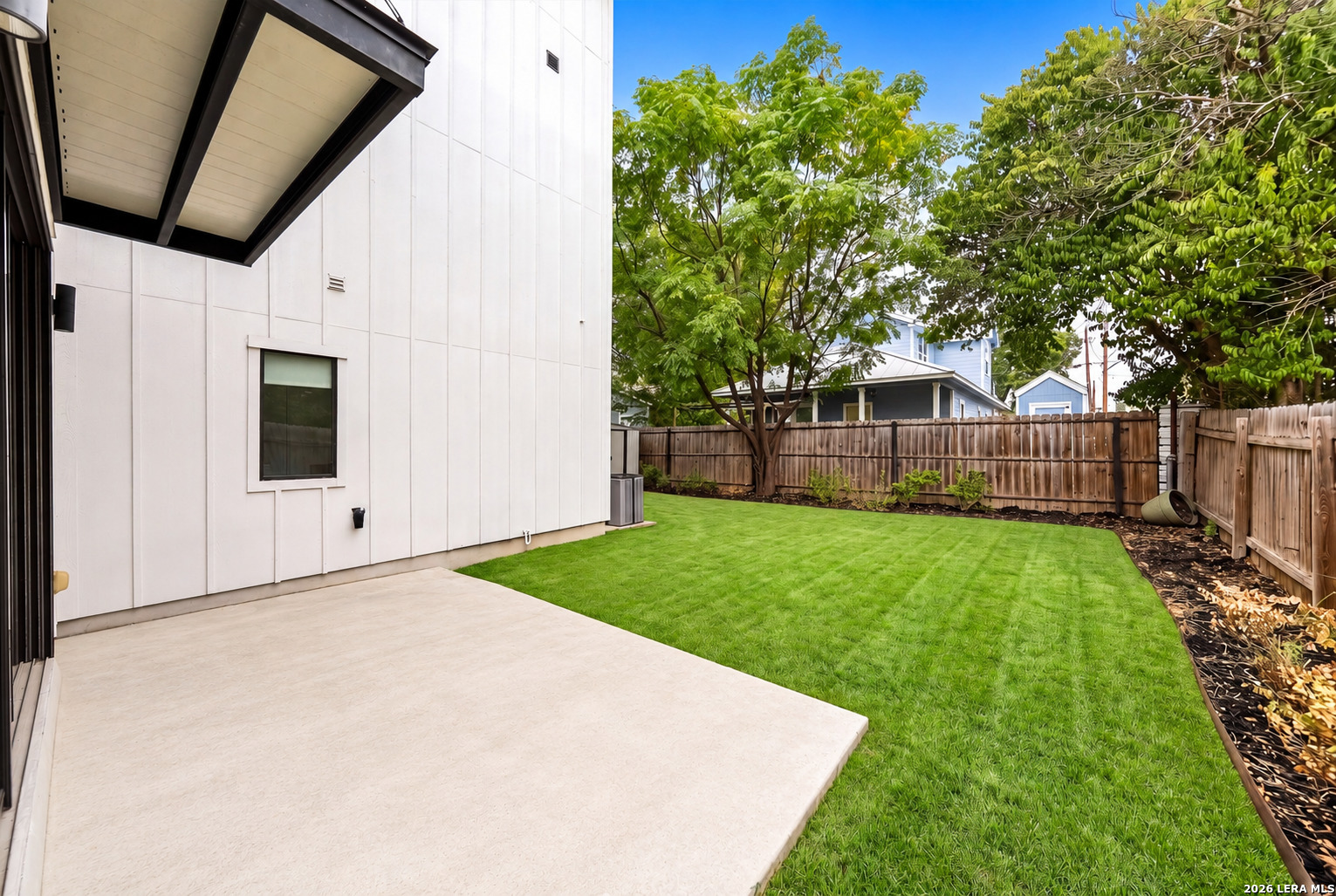 215 DOUGLAS WAY ST, San Antonio, TX 78210