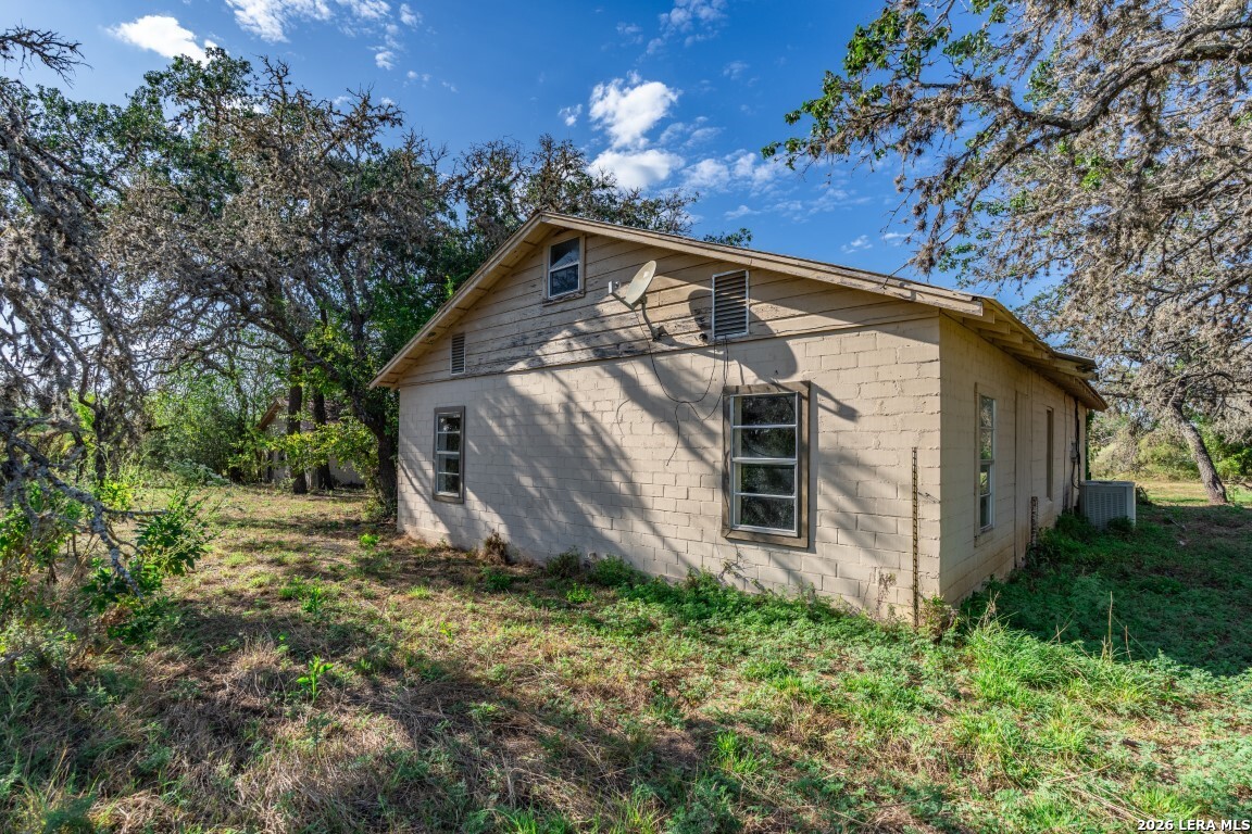 8331 County Road 311, Utopia, TX 78884