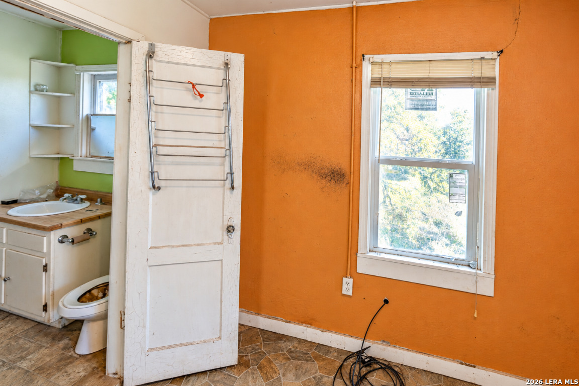 8331 County Road 311, Utopia, TX 78884