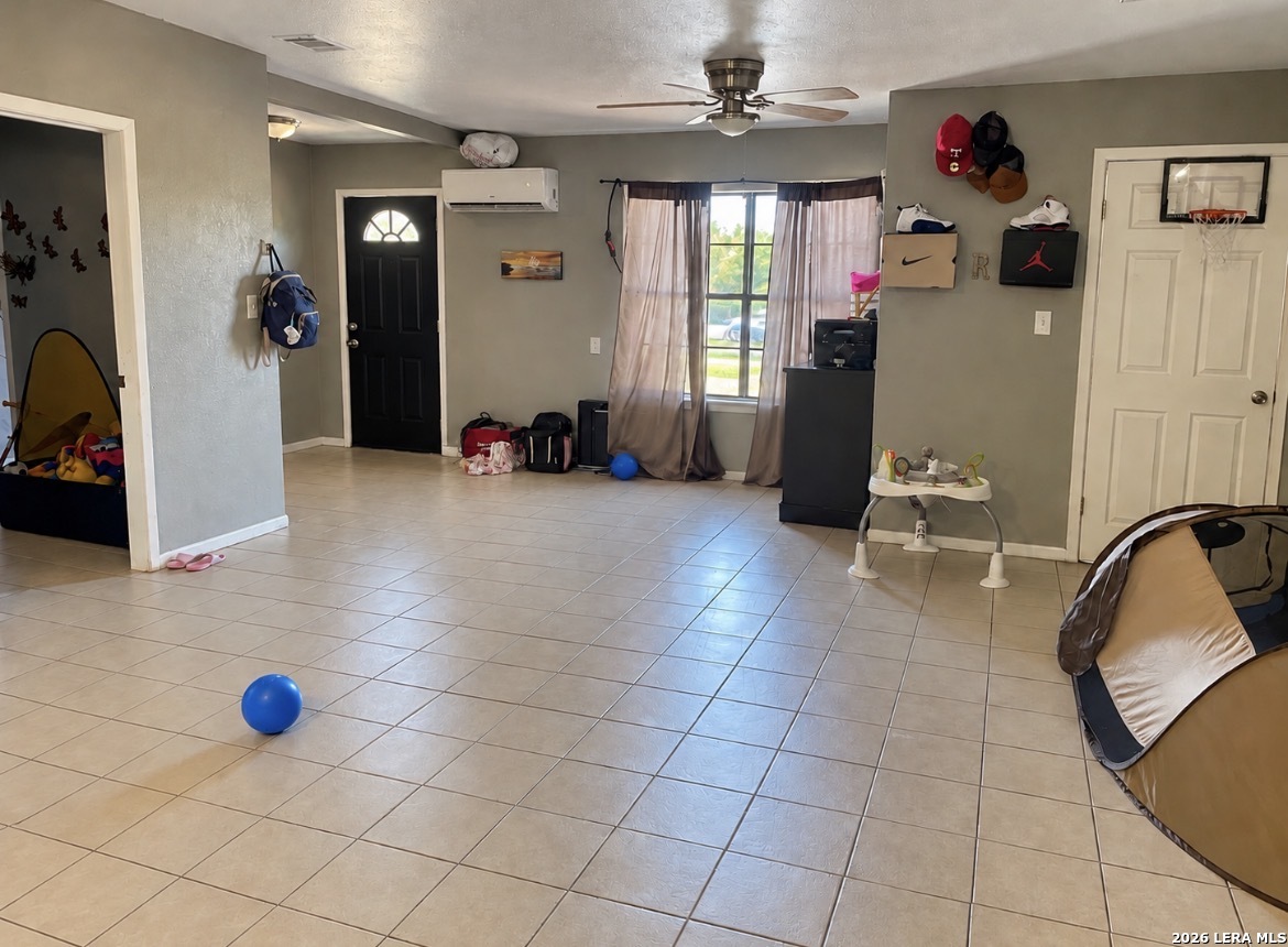 121 PATRICIA ST, Junction, TX 76849