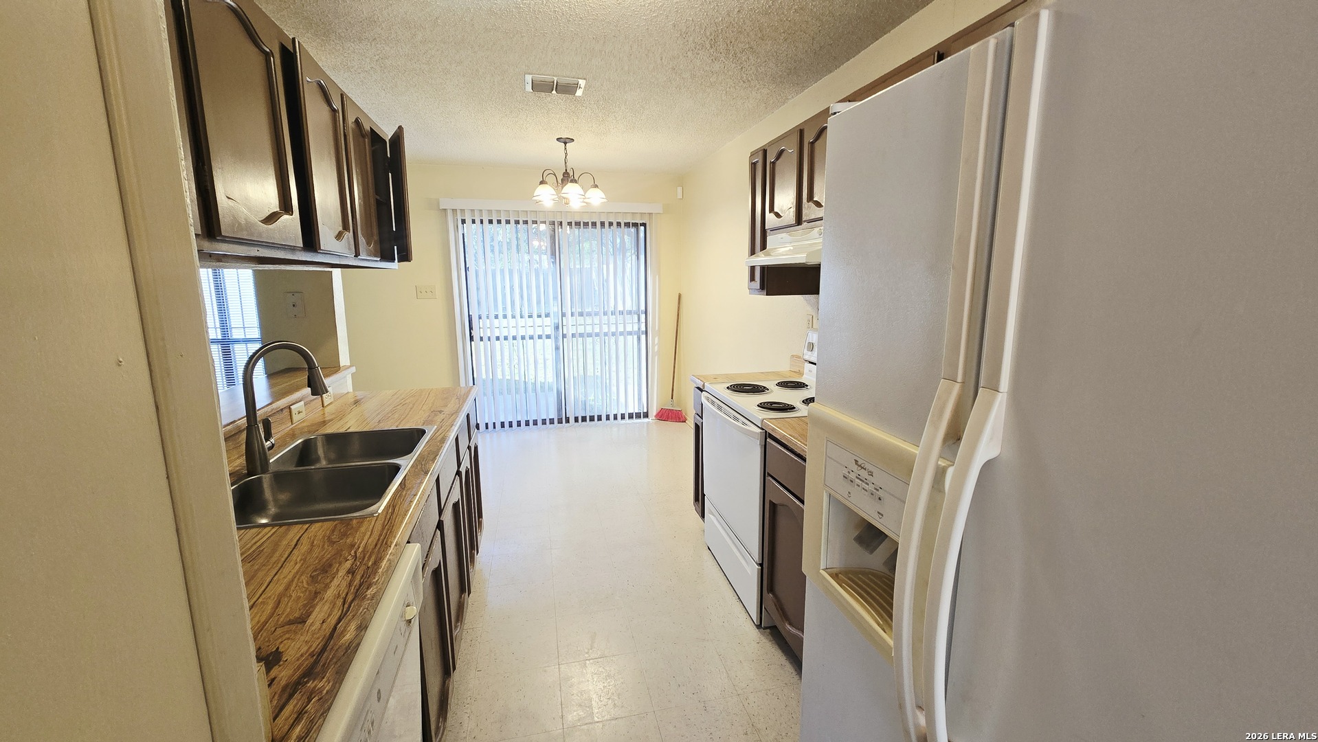 2822 Johnson Grass, San Antonio, TX 78251