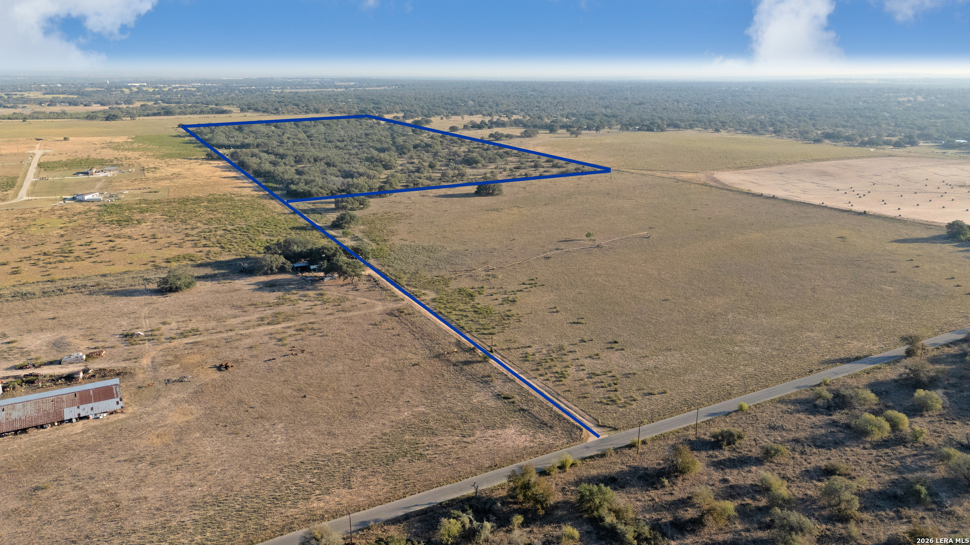 000 County Road 777, Devine, TX 78016