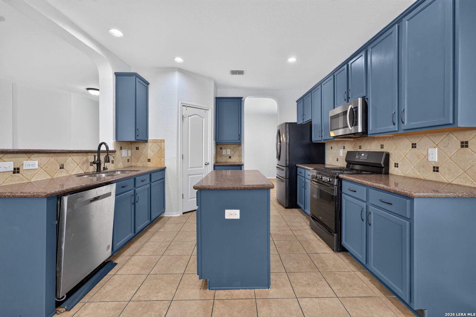 6243 OZONA ML, San Antonio, TX 78253
