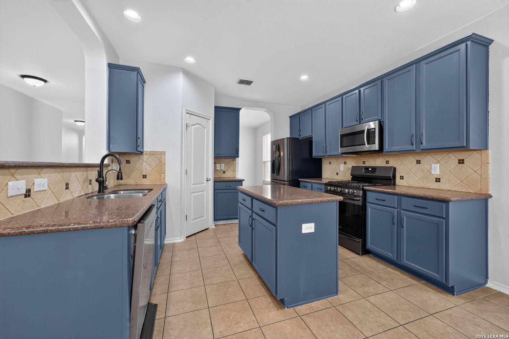 6243 OZONA ML, San Antonio, TX 78253
