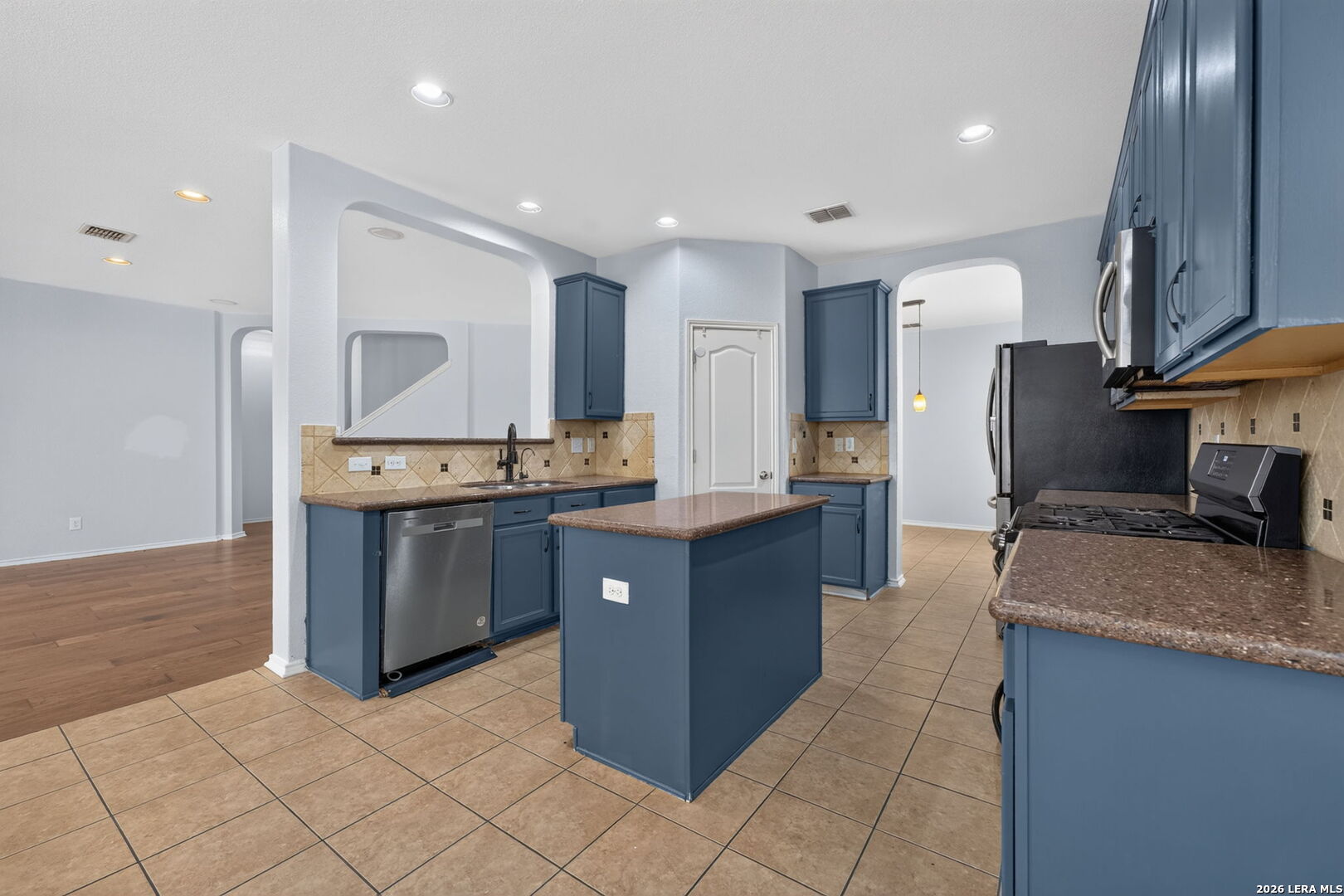 6243 OZONA ML, San Antonio, TX 78253