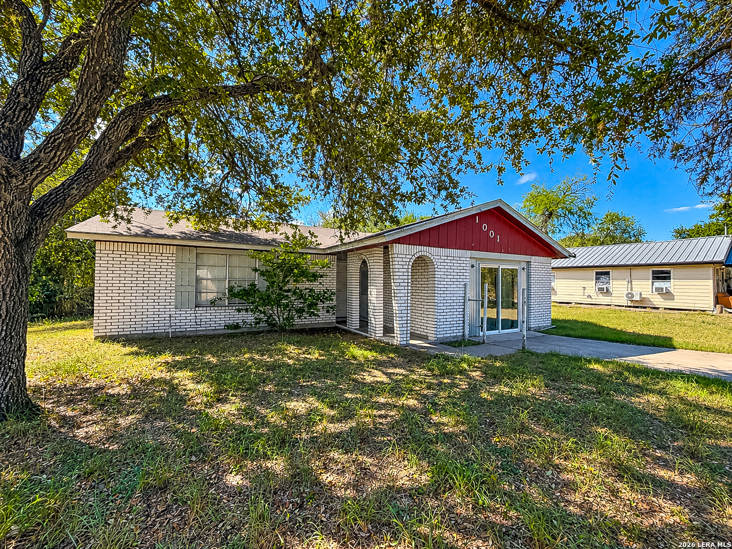 Property photo for 1001 N Avenue B, Beeville, TX