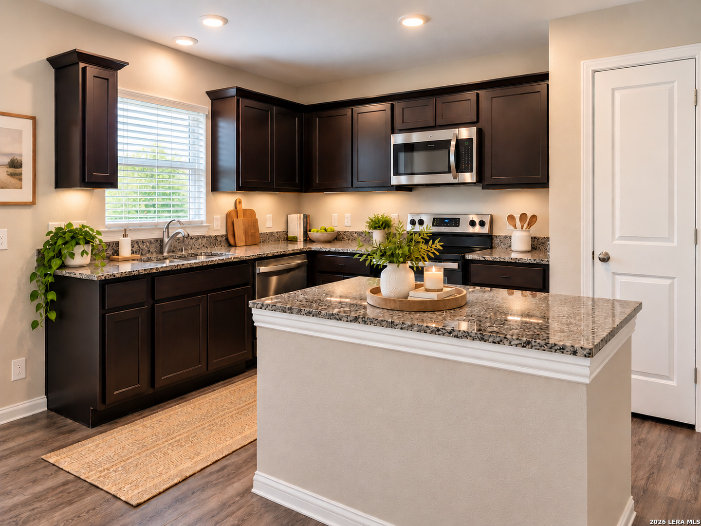 1624 N CAMP ST, Seguin, TX 78155