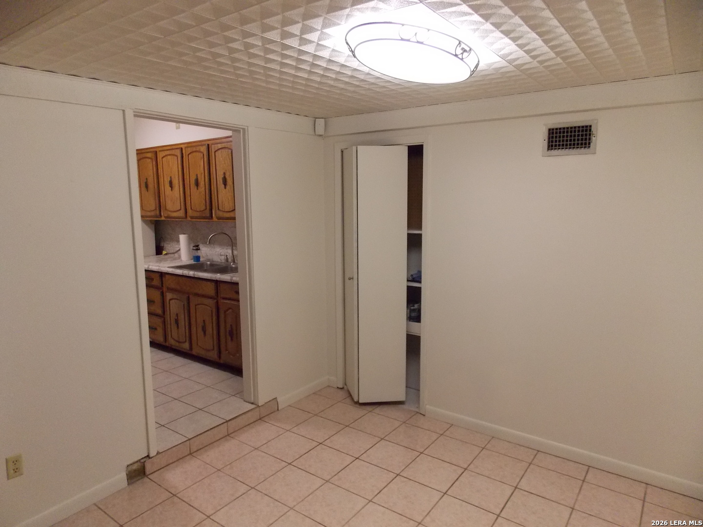 526 W ACADEMY ST, San Antonio, TX 78226