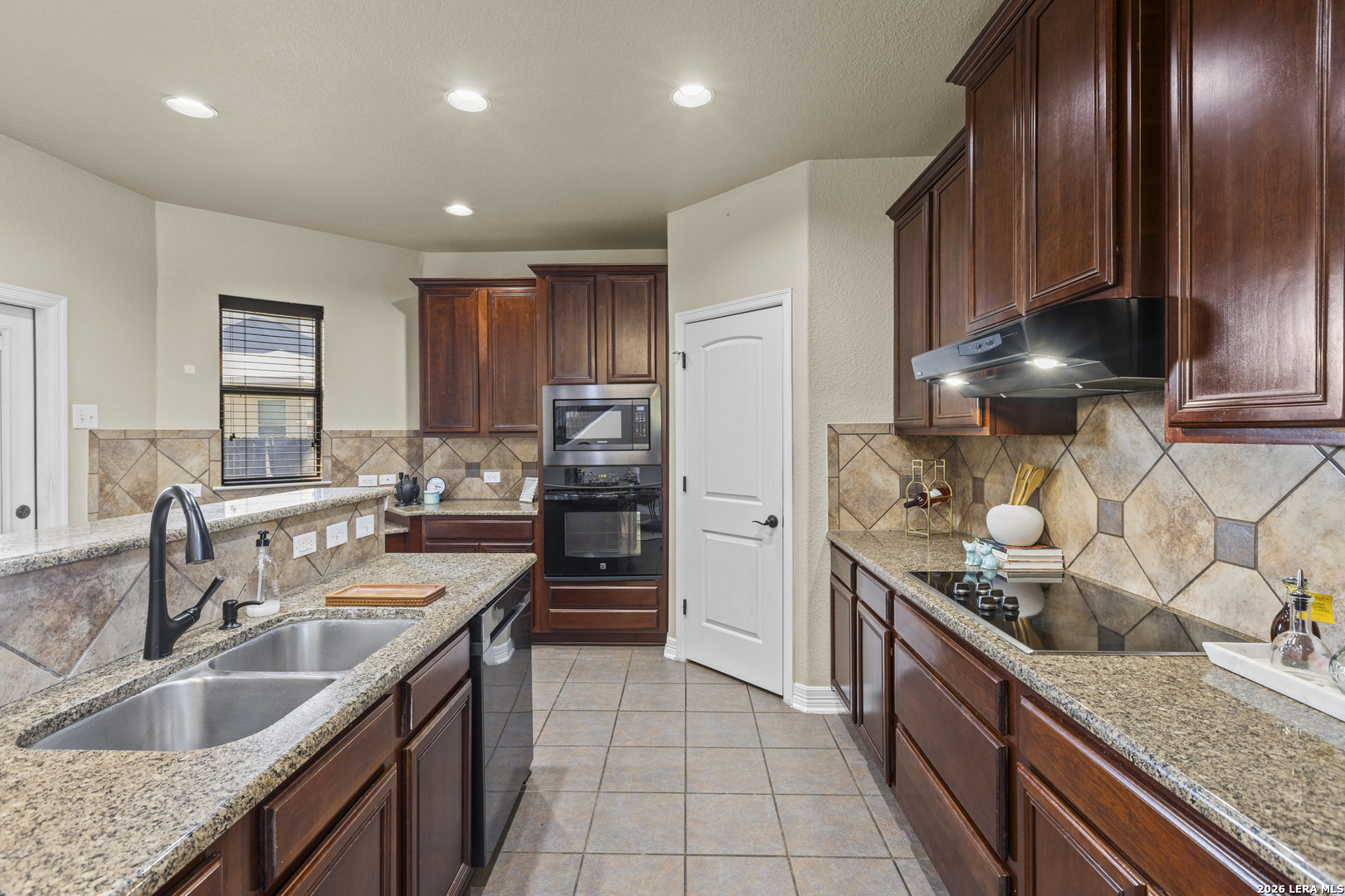 9814 ROSTOCK LN, Helotes, TX 78023